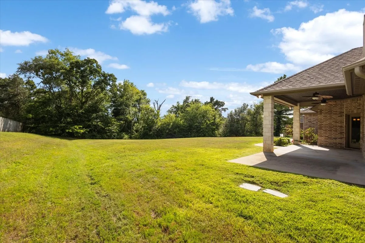 Single Family Residence For Sale in Smith County , 19623 Dove Ridge Drive, Lindale, Texas 75771, 3 Bedroom, 3 Bathroom, 2 Garage spaces, 2,314 Sqft, built in 2014, mls#21322735, Real Estate Agent in Lindale, Homes For Sale in Smith county, Homes For Sale in Lindale, Realtor in Lindale Texas, Real Estate Brokerage Independent Realty Texas, Luminita Cordes Realtor