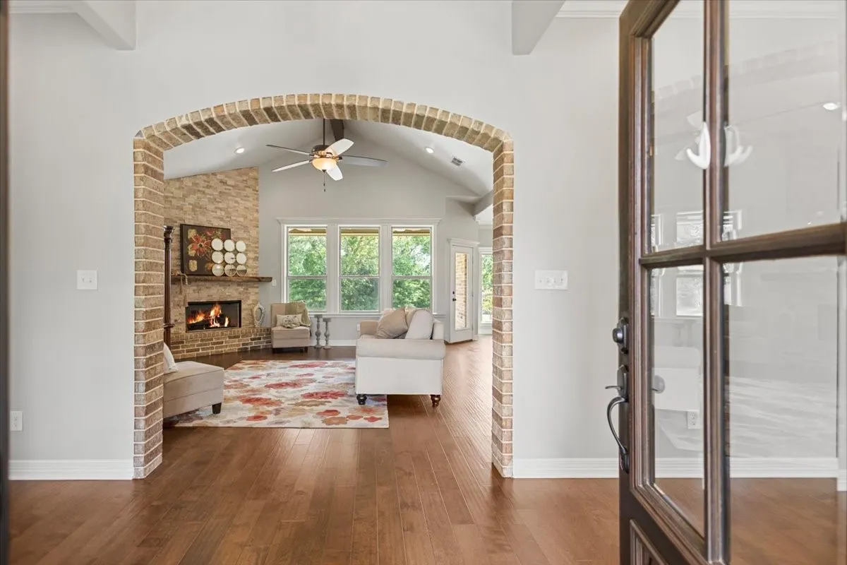 Single Family Residence For Sale in Smith County , 19623 Dove Ridge Drive, Lindale, Texas 75771, 3 Bedroom, 3 Bathroom, 2 Garage spaces, 2,314 Sqft, built in 2014, mls#21322735, Real Estate Agent in Lindale, Homes For Sale in Smith county, Homes For Sale in Lindale, Realtor in Lindale Texas, Real Estate Brokerage Independent Realty Texas, Luminita Cordes Realtor