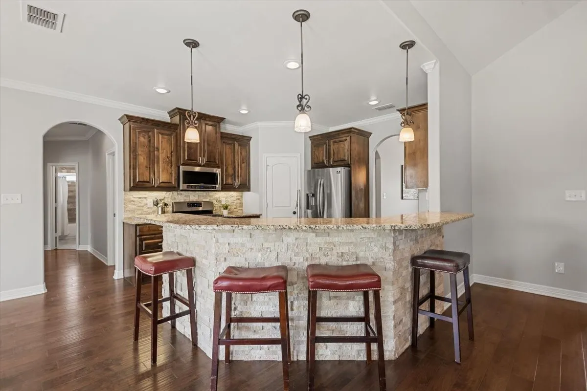 Single Family Residence For Sale in Smith County , 19623 Dove Ridge Drive, Lindale, Texas 75771, 3 Bedroom, 3 Bathroom, 2 Garage spaces, 2,314 Sqft, built in 2014, mls#21322735, Real Estate Agent in Lindale, Homes For Sale in Smith county, Homes For Sale in Lindale, Realtor in Lindale Texas, Real Estate Brokerage Independent Realty Texas, Luminita Cordes Realtor