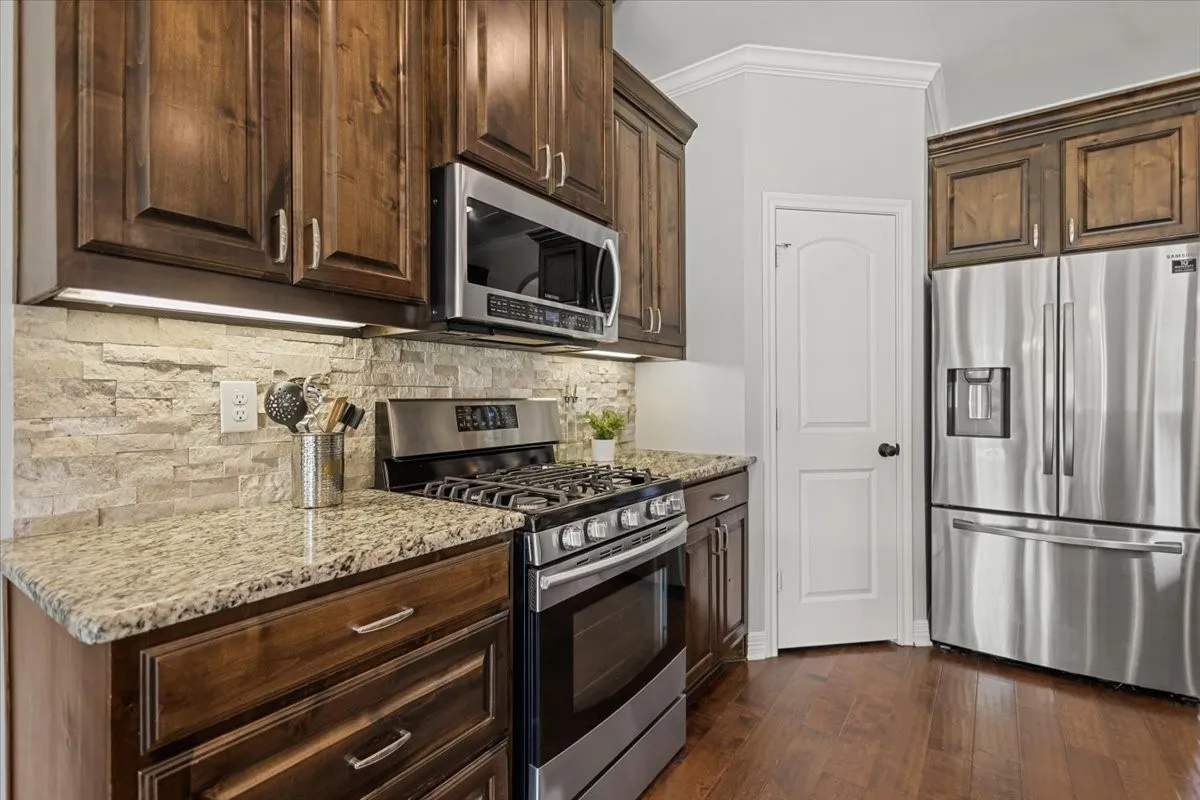 Single Family Residence For Sale in Smith County , 19623 Dove Ridge Drive, Lindale, Texas 75771, 3 Bedroom, 3 Bathroom, 2 Garage spaces, 2,314 Sqft, built in 2014, mls#21322735, Real Estate Agent in Lindale, Homes For Sale in Smith county, Homes For Sale in Lindale, Realtor in Lindale Texas, Real Estate Brokerage Independent Realty Texas, Luminita Cordes Realtor