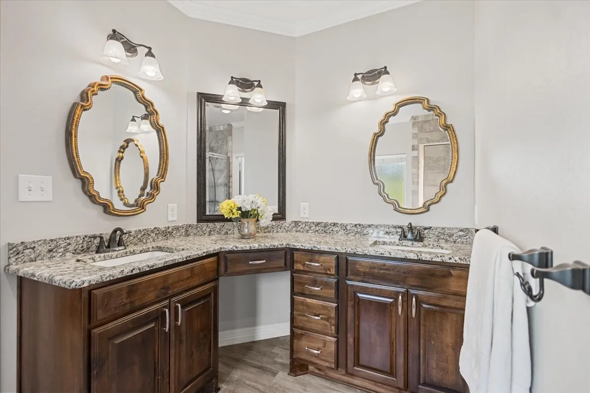 Single Family Residence For Sale in Smith County , 19623 Dove Ridge Drive, Lindale, Texas 75771, 3 Bedroom, 3 Bathroom, 2 Garage spaces, 2,314 Sqft, built in 2014, mls#21322735, Real Estate Agent in Lindale, Homes For Sale in Smith county, Homes For Sale in Lindale, Realtor in Lindale Texas, Real Estate Brokerage Independent Realty Texas, Luminita Cordes Realtor