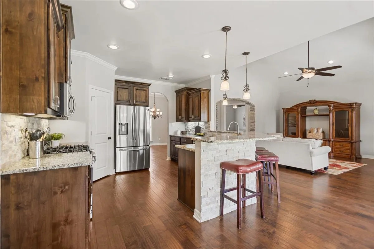 Single Family Residence For Sale in Smith County , 19623 Dove Ridge Drive, Lindale, Texas 75771, 3 Bedroom, 3 Bathroom, 2 Garage spaces, 2,314 Sqft, built in 2014, mls#21322735, Real Estate Agent in Lindale, Homes For Sale in Smith county, Homes For Sale in Lindale, Realtor in Lindale Texas, Real Estate Brokerage Independent Realty Texas, Luminita Cordes Realtor
