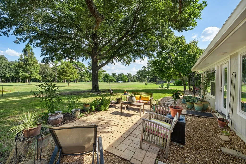 Single Family Residence For Sale in Smith County , 235 Fairlawn Drive, Hideaway, Texas 75771, 3 Bedroom, 3 Bathroom, 2 Garage spaces, 2,087 Sqft, built in 1981, mls#21324633, Real Estate Agent in Hideaway, Homes For Sale in Smith county, Homes For Sale in Hideaway, Realtor in Hideaway Texas, Real Estate Brokerage Independent Realty Texas, Luminita Cordes Realtor