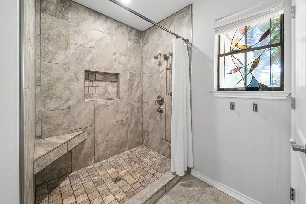 Single Family Residence For Sale in Smith County , 235 Fairlawn Drive, Hideaway, Texas 75771, 3 Bedroom, 3 Bathroom, 2 Garage spaces, 2,087 Sqft, built in 1981, mls#21324633, Real Estate Agent in Hideaway, Homes For Sale in Smith county, Homes For Sale in Hideaway, Realtor in Hideaway Texas, Real Estate Brokerage Independent Realty Texas, Luminita Cordes Realtor
