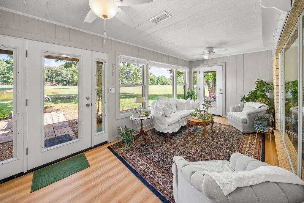 Single Family Residence For Sale in Smith County , 235 Fairlawn Drive, Hideaway, Texas 75771, 3 Bedroom, 3 Bathroom, 2 Garage spaces, 2,087 Sqft, built in 1981, mls#21324633, Real Estate Agent in Hideaway, Homes For Sale in Smith county, Homes For Sale in Hideaway, Realtor in Hideaway Texas, Real Estate Brokerage Independent Realty Texas, Luminita Cordes Realtor