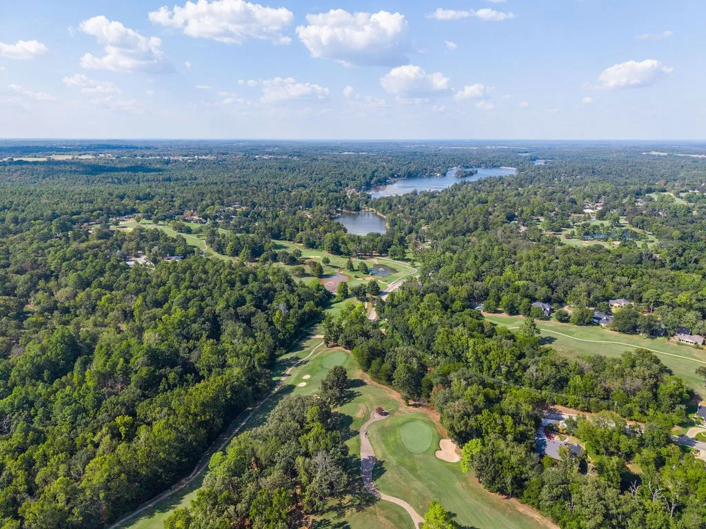 Single Family Residence For Sale in Smith County , 235 Fairlawn Drive, Hideaway, Texas 75771, 3 Bedroom, 3 Bathroom, 2 Garage spaces, 2,087 Sqft, built in 1981, mls#21324633, Real Estate Agent in Hideaway, Homes For Sale in Smith county, Homes For Sale in Hideaway, Realtor in Hideaway Texas, Real Estate Brokerage Independent Realty Texas, Luminita Cordes Realtor