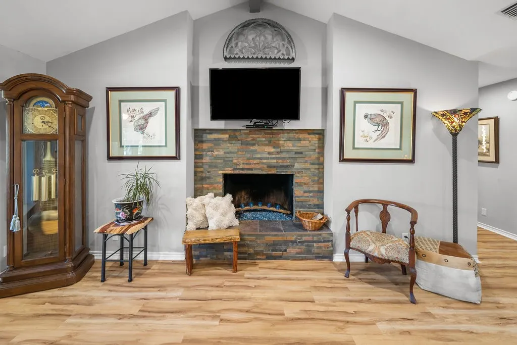 Single Family Residence For Sale in Smith County , 235 Fairlawn Drive, Hideaway, Texas 75771, 3 Bedroom, 3 Bathroom, 2 Garage spaces, 2,087 Sqft, built in 1981, mls#21324633, Real Estate Agent in Hideaway, Homes For Sale in Smith county, Homes For Sale in Hideaway, Realtor in Hideaway Texas, Real Estate Brokerage Independent Realty Texas, Luminita Cordes Realtor