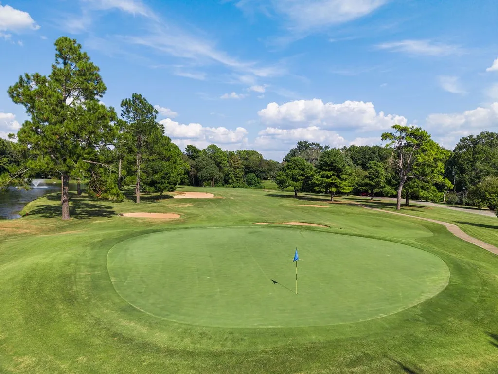 Single Family Residence For Sale in Smith County , 235 Fairlawn Drive, Hideaway, Texas 75771, 3 Bedroom, 3 Bathroom, 2 Garage spaces, 2,087 Sqft, built in 1981, mls#21324633, Real Estate Agent in Hideaway, Homes For Sale in Smith county, Homes For Sale in Hideaway, Realtor in Hideaway Texas, Real Estate Brokerage Independent Realty Texas, Luminita Cordes Realtor