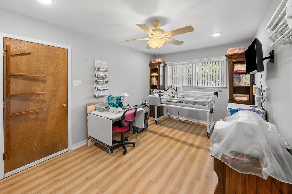 Single Family Residence For Sale in Smith County , 235 Fairlawn Drive, Hideaway, Texas 75771, 3 Bedroom, 3 Bathroom, 2 Garage spaces, 2,087 Sqft, built in 1981, mls#21324633, Real Estate Agent in Hideaway, Homes For Sale in Smith county, Homes For Sale in Hideaway, Realtor in Hideaway Texas, Real Estate Brokerage Independent Realty Texas, Luminita Cordes Realtor