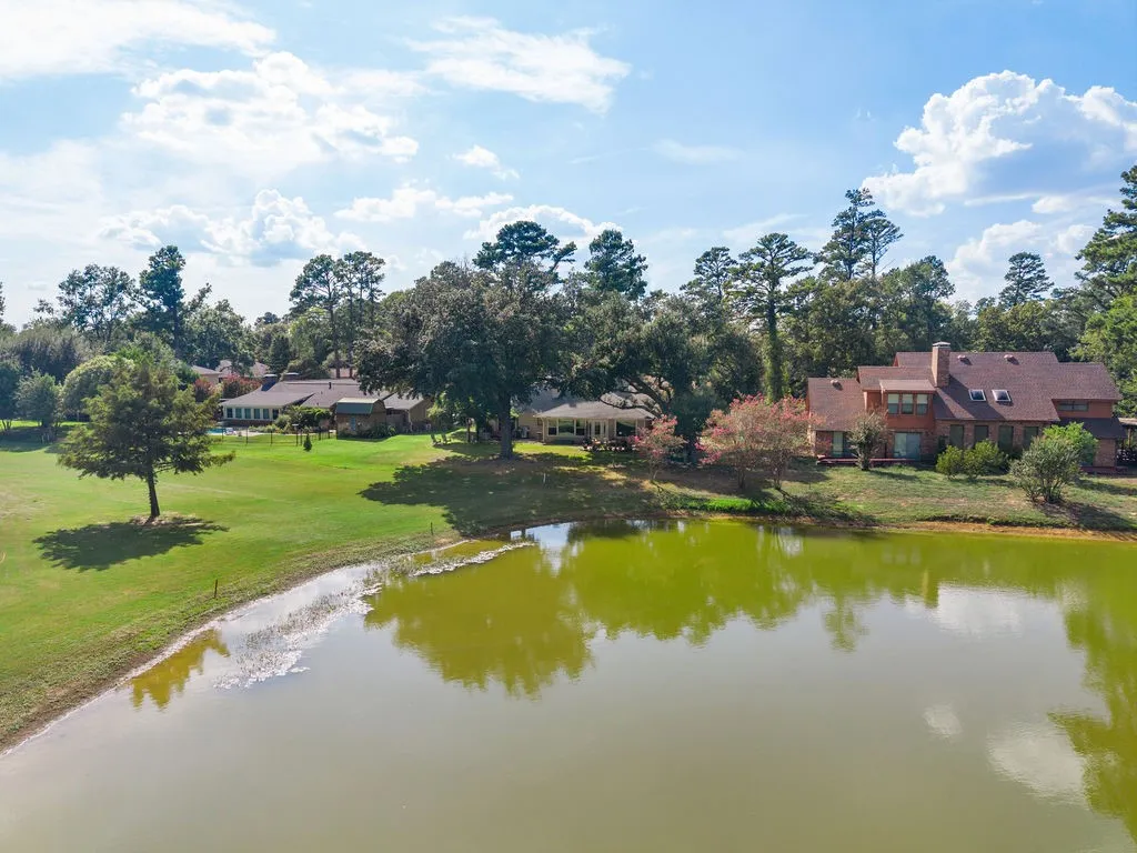 Single Family Residence For Sale in Smith County , 235 Fairlawn Drive, Hideaway, Texas 75771, 3 Bedroom, 3 Bathroom, 2 Garage spaces, 2,087 Sqft, built in 1981, mls#21324633, Real Estate Agent in Hideaway, Homes For Sale in Smith county, Homes For Sale in Hideaway, Realtor in Hideaway Texas, Real Estate Brokerage Independent Realty Texas, Luminita Cordes Realtor