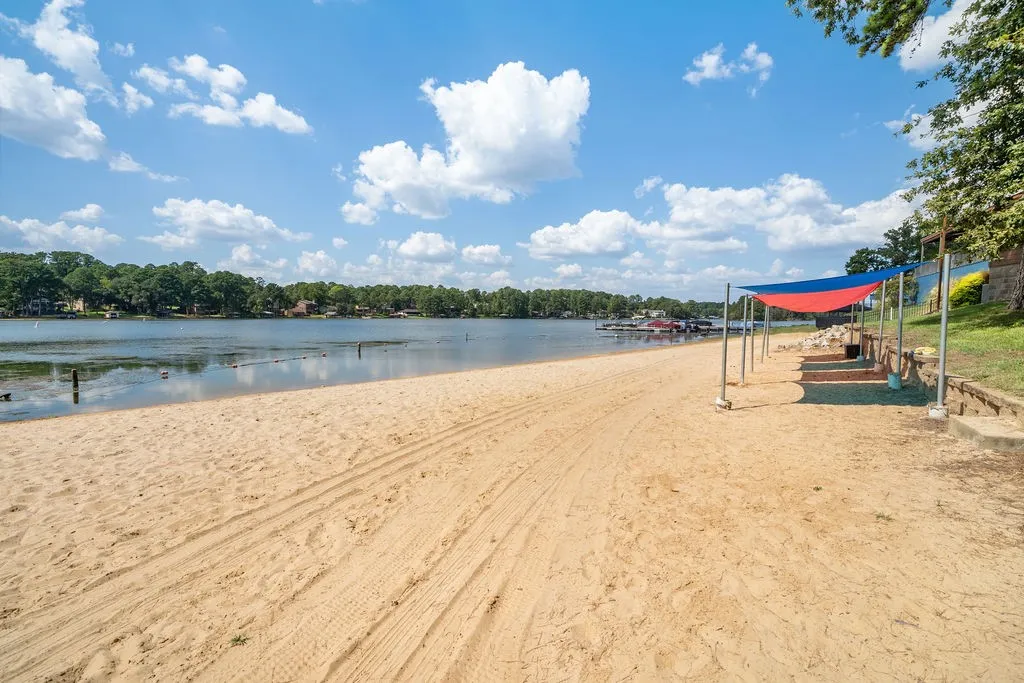 Single Family Residence For Sale in Smith County , 235 Fairlawn Drive, Hideaway, Texas 75771, 3 Bedroom, 3 Bathroom, 2 Garage spaces, 2,087 Sqft, built in 1981, mls#21324633, Real Estate Agent in Hideaway, Homes For Sale in Smith county, Homes For Sale in Hideaway, Realtor in Hideaway Texas, Real Estate Brokerage Independent Realty Texas, Luminita Cordes Realtor