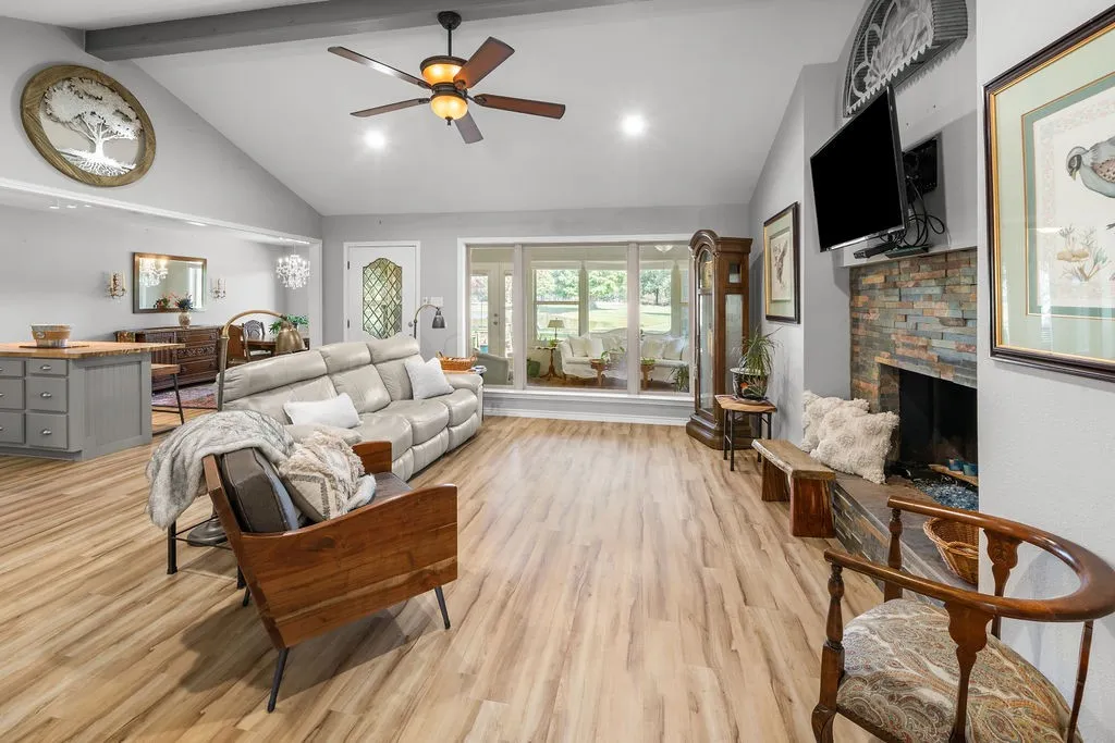 Single Family Residence For Sale in Smith County , 235 Fairlawn Drive, Hideaway, Texas 75771, 3 Bedroom, 3 Bathroom, 2 Garage spaces, 2,087 Sqft, built in 1981, mls#21324633, Real Estate Agent in Hideaway, Homes For Sale in Smith county, Homes For Sale in Hideaway, Realtor in Hideaway Texas, Real Estate Brokerage Independent Realty Texas, Luminita Cordes Realtor