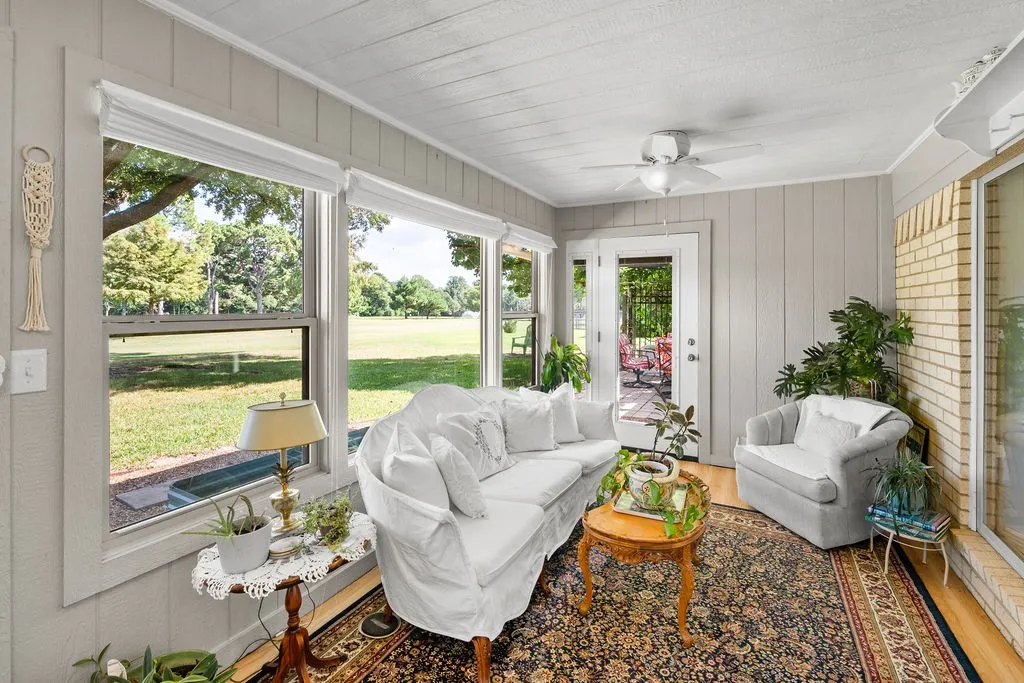 Single Family Residence For Sale in Smith County , 235 Fairlawn Drive, Hideaway, Texas 75771, 3 Bedroom, 3 Bathroom, 2 Garage spaces, 2,087 Sqft, built in 1981, mls#21324633, Real Estate Agent in Hideaway, Homes For Sale in Smith county, Homes For Sale in Hideaway, Realtor in Hideaway Texas, Real Estate Brokerage Independent Realty Texas, Luminita Cordes Realtor