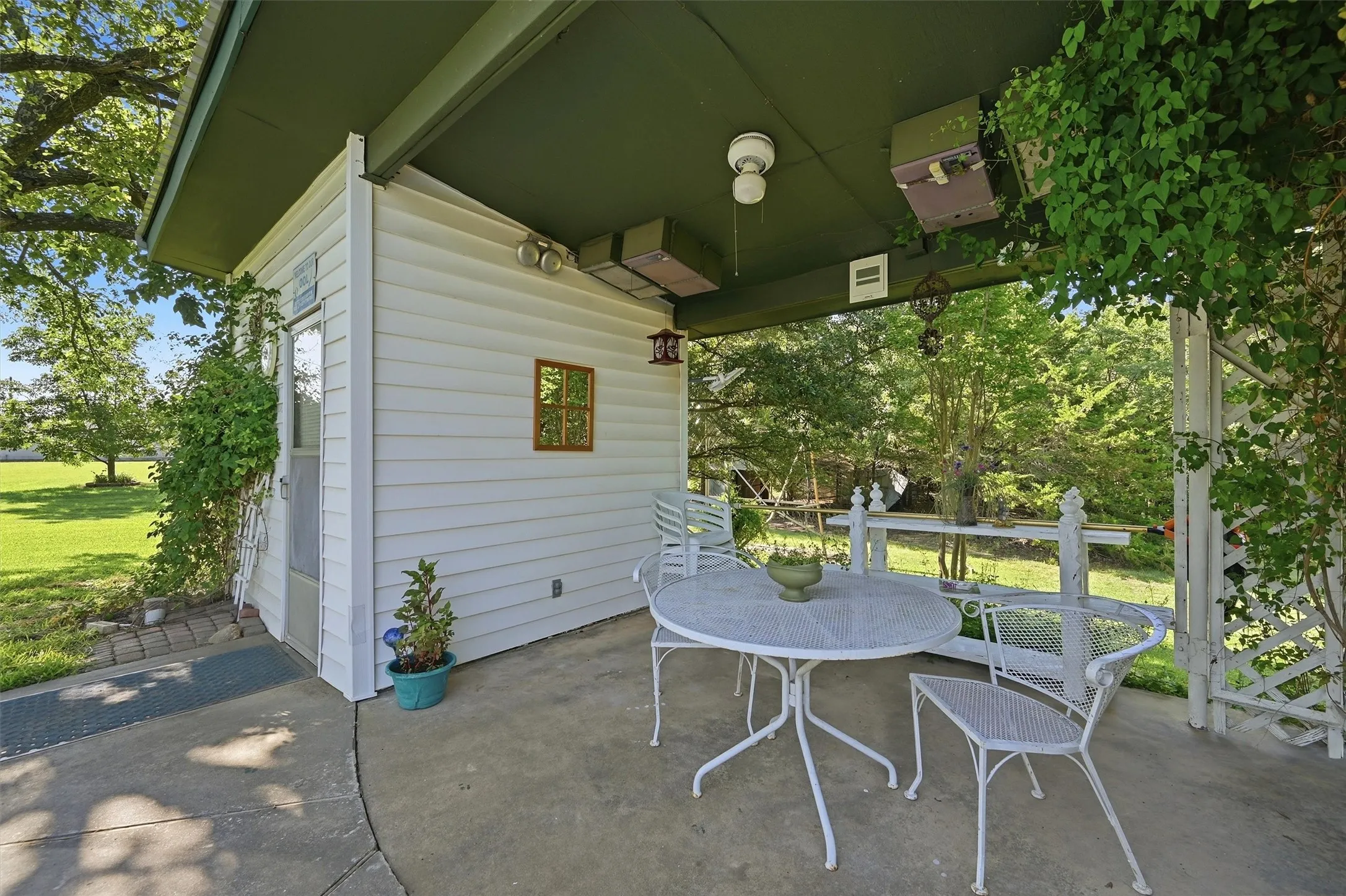 Single Family Residence For Sale in Cooke County , 1746 Fm 678, Gainesville, Texas 76240, 3 Bedroom, 4 Bathroom, 2 Garage spaces, 1,817 Sqft, built in 1966, mls#21323468, Real Estate Agent in Gainesville, Homes For Sale in Cooke county, Homes For Sale in Gainesville, Realtor in Gainesville Texas, Real Estate Brokerage Independent Realty Texas, Luminita Cordes Realtor