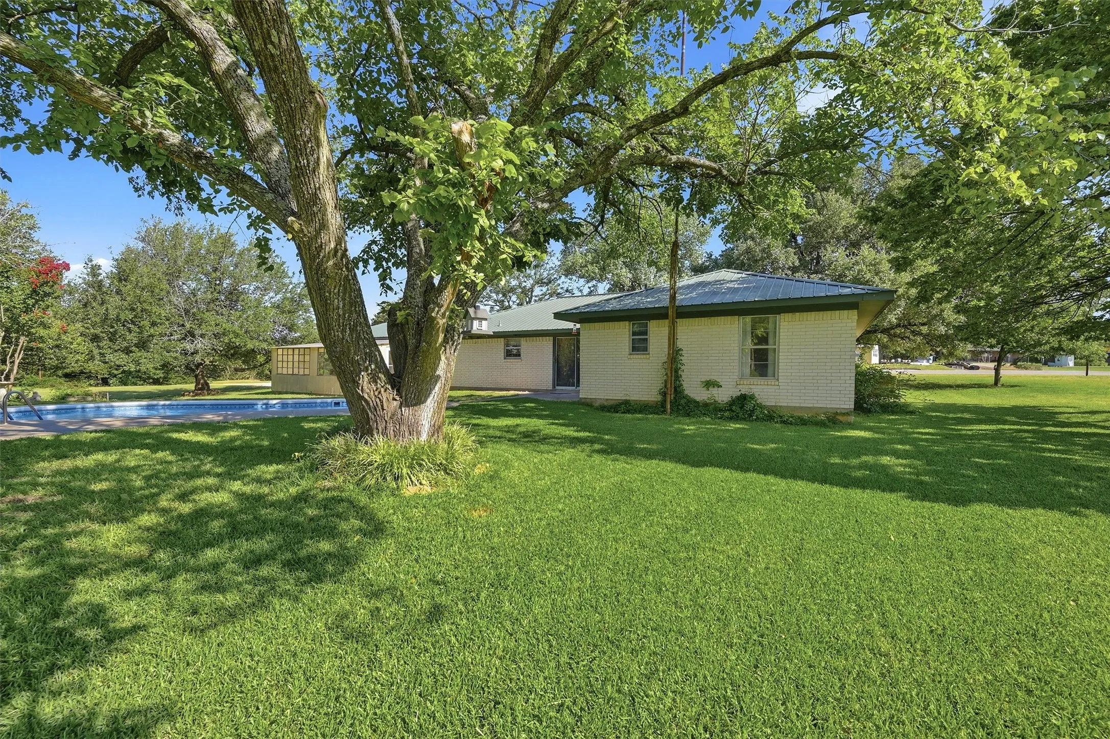 Single Family Residence For Sale in Cooke County , 1746 Fm 678, Gainesville, Texas 76240, 3 Bedroom, 4 Bathroom, 2 Garage spaces, 1,817 Sqft, built in 1966, mls#21323468, Real Estate Agent in Gainesville, Homes For Sale in Cooke county, Homes For Sale in Gainesville, Realtor in Gainesville Texas, Real Estate Brokerage Independent Realty Texas, Luminita Cordes Realtor