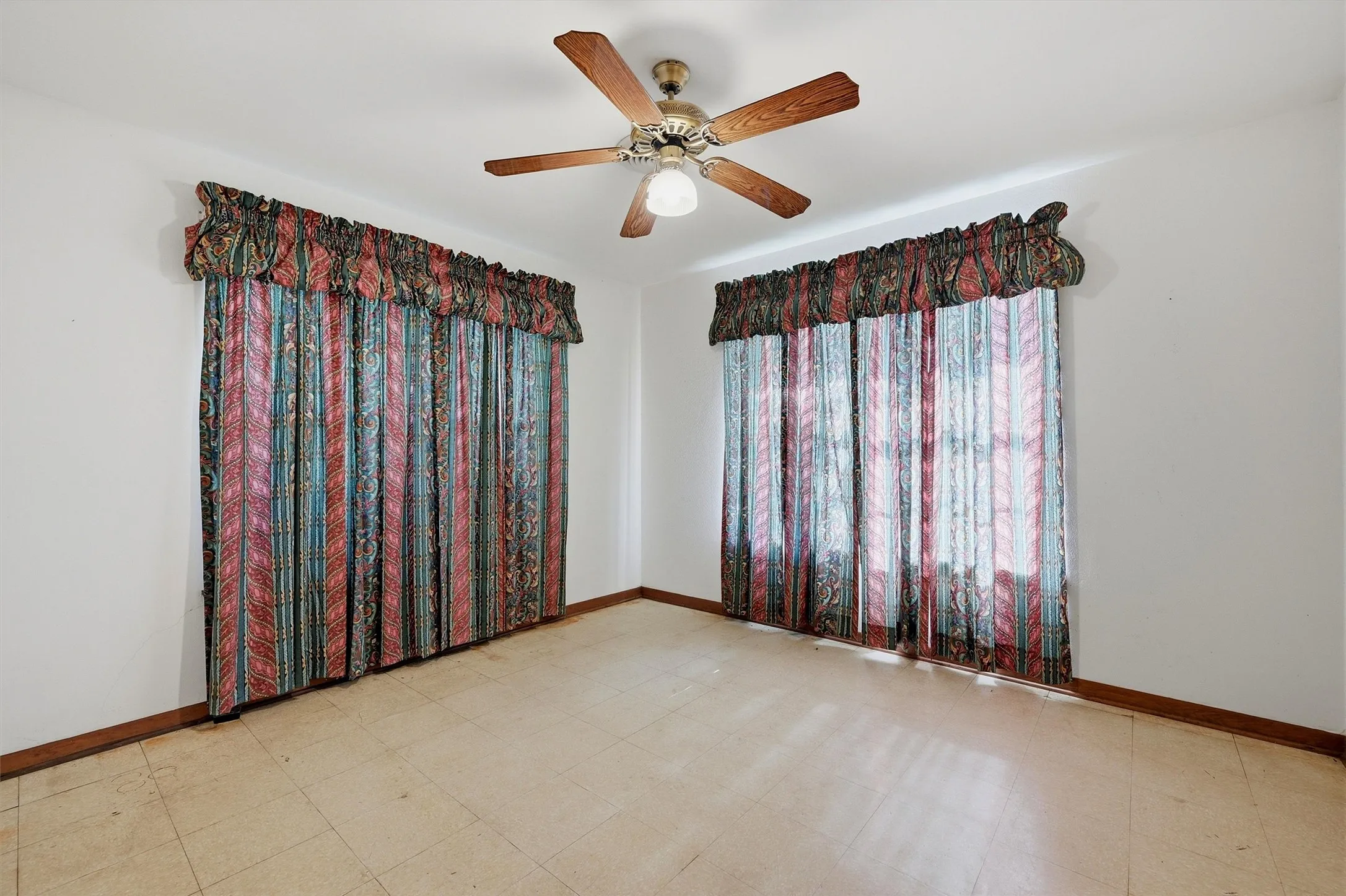 Single Family Residence For Sale in Cooke County , 1746 Fm 678, Gainesville, Texas 76240, 3 Bedroom, 4 Bathroom, 2 Garage spaces, 1,817 Sqft, built in 1966, mls#21323468, Real Estate Agent in Gainesville, Homes For Sale in Cooke county, Homes For Sale in Gainesville, Realtor in Gainesville Texas, Real Estate Brokerage Independent Realty Texas, Luminita Cordes Realtor