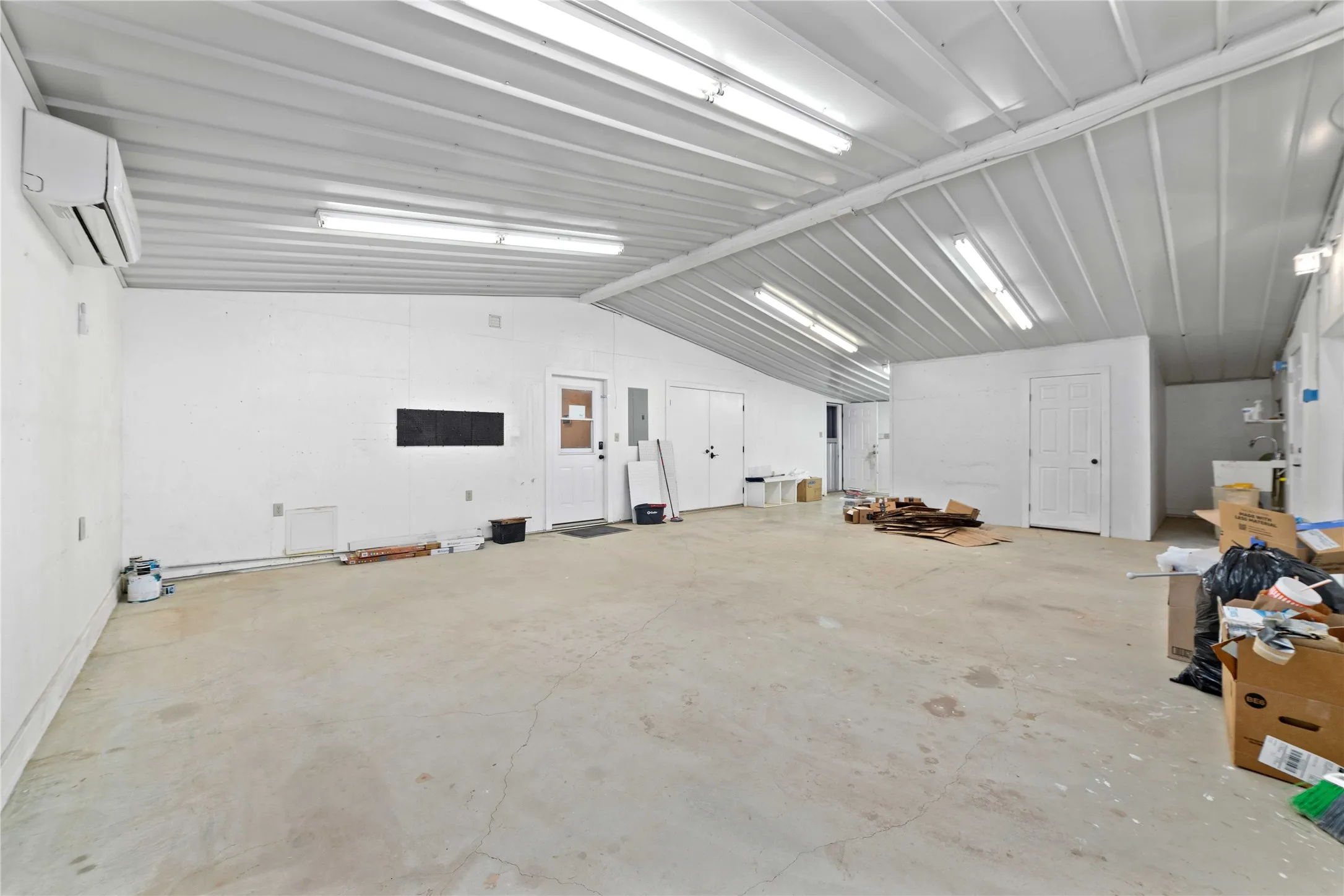 Single Family Residence For Rent in Coleman County , 970 CR 256, Coleman, Texas 76834, 3 Bedroom, 2 Bathroom, 3 Garage spaces, 2,250 Sqft, built in 2016, mls#21327068, Real Estate Agent in Coleman, Homes For Rent in Coleman county, Homes For Rent in Coleman, Realtor in Coleman Texas, Real Estate Brokerage Independent Realty Texas, Luminita Cordes Realtor