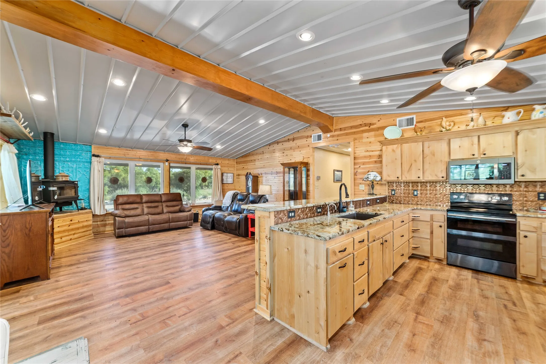 Single Family Residence For Rent in Coleman County , 970 CR 256, Coleman, Texas 76834, 3 Bedroom, 2 Bathroom, 3 Garage spaces, 2,250 Sqft, built in 2016, mls#21327068, Real Estate Agent in Coleman, Homes For Rent in Coleman county, Homes For Rent in Coleman, Realtor in Coleman Texas, Real Estate Brokerage Independent Realty Texas, Luminita Cordes Realtor