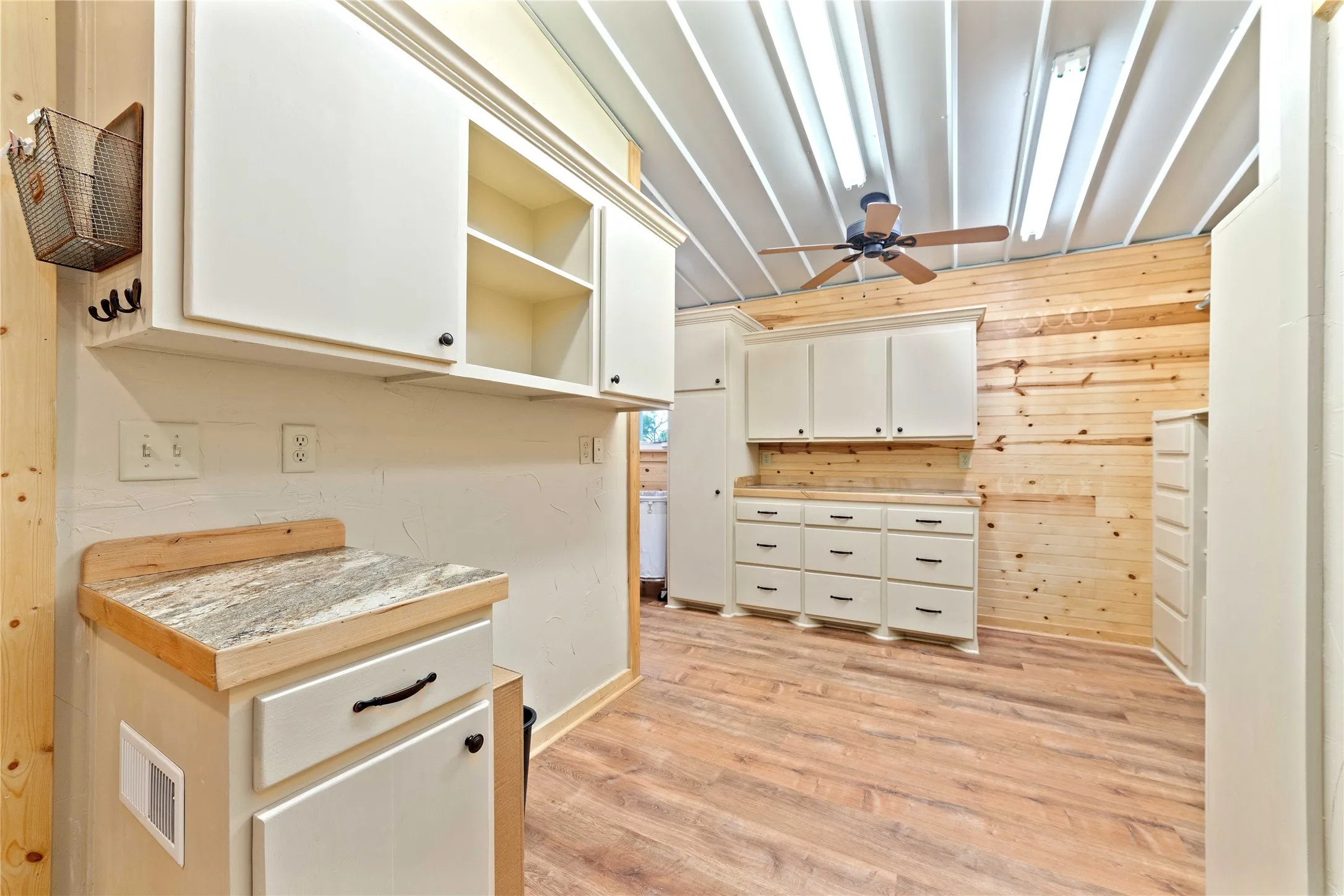 Single Family Residence For Rent in Coleman County , 970 CR 256, Coleman, Texas 76834, 3 Bedroom, 2 Bathroom, 3 Garage spaces, 2,250 Sqft, built in 2016, mls#21327068, Real Estate Agent in Coleman, Homes For Rent in Coleman county, Homes For Rent in Coleman, Realtor in Coleman Texas, Real Estate Brokerage Independent Realty Texas, Luminita Cordes Realtor