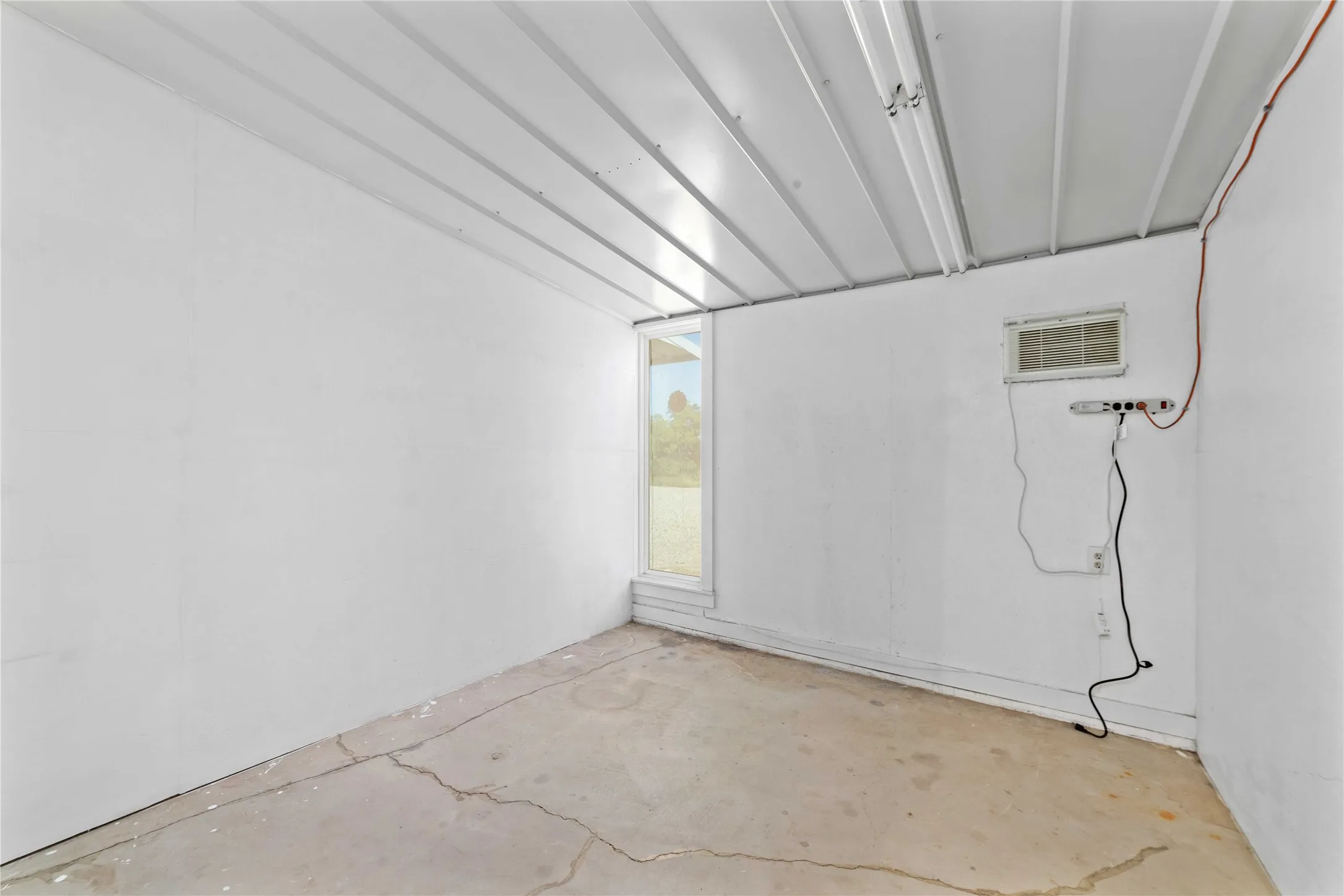 Single Family Residence For Rent in Coleman County , 970 CR 256, Coleman, Texas 76834, 3 Bedroom, 2 Bathroom, 3 Garage spaces, 2,250 Sqft, built in 2016, mls#21327068, Real Estate Agent in Coleman, Homes For Rent in Coleman county, Homes For Rent in Coleman, Realtor in Coleman Texas, Real Estate Brokerage Independent Realty Texas, Luminita Cordes Realtor