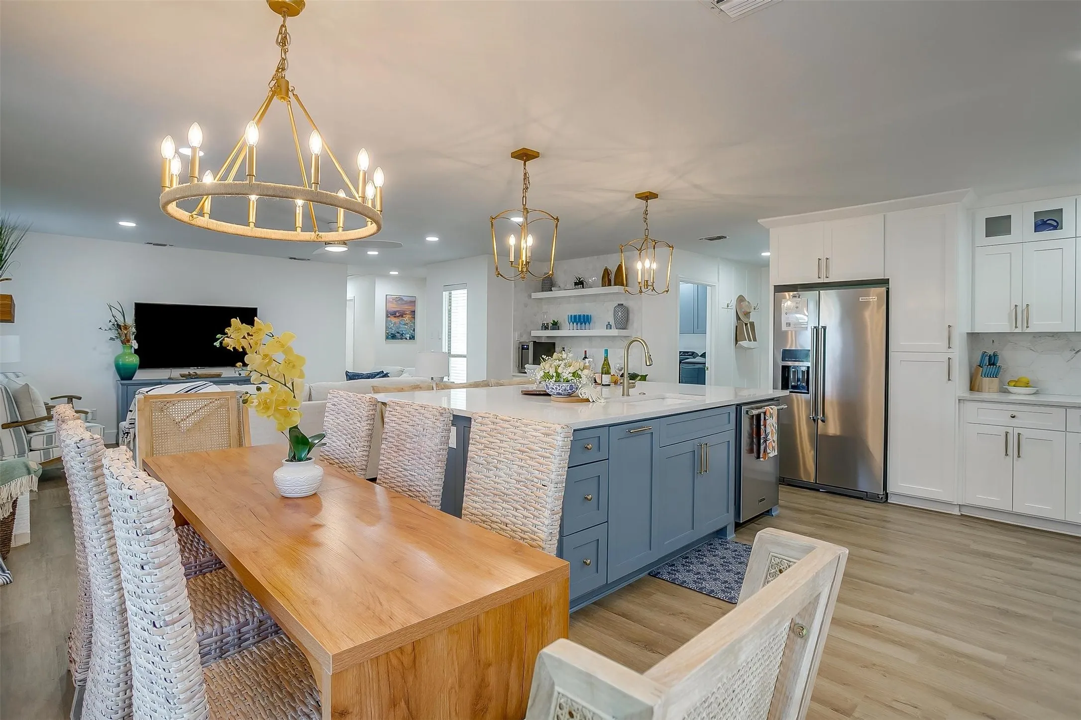 Single Family Residence For Sale in Hood County , 1401 Cheyenne Trail, Granbury, Texas 76048, 5 Bedroom, 3 Bathroom, 2 Garage spaces, 2,750 Sqft, built in 1990, mls#21326711, Real Estate Agent in Granbury, Homes For Sale in Hood county, Homes For Sale in Granbury, Realtor in Granbury Texas, Real Estate Brokerage Independent Realty Texas, Luminita Cordes Realtor