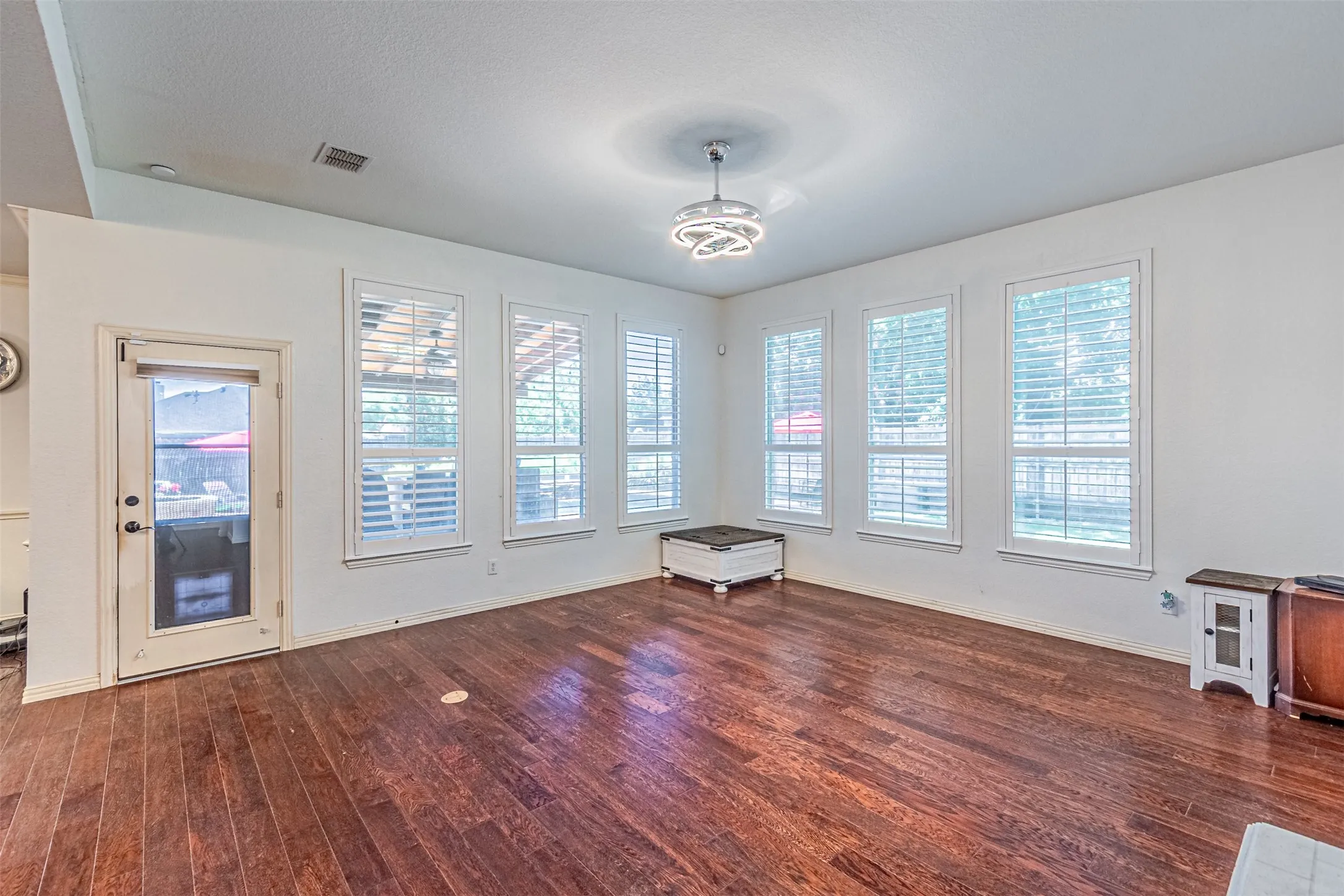 Single Family Residence For Sale in Collin County , 170 Bryan Street, Prosper, Texas 75078, 5 Bedroom, 4 Bathroom, 3 Garage spaces, 3,265 Sqft, built in 2005, mls#21325800, Real Estate Agent in Prosper, Homes For Sale in Collin county, Homes For Sale in Prosper, Realtor in Prosper Texas, Real Estate Brokerage Independent Realty Texas, Luminita Cordes Realtor