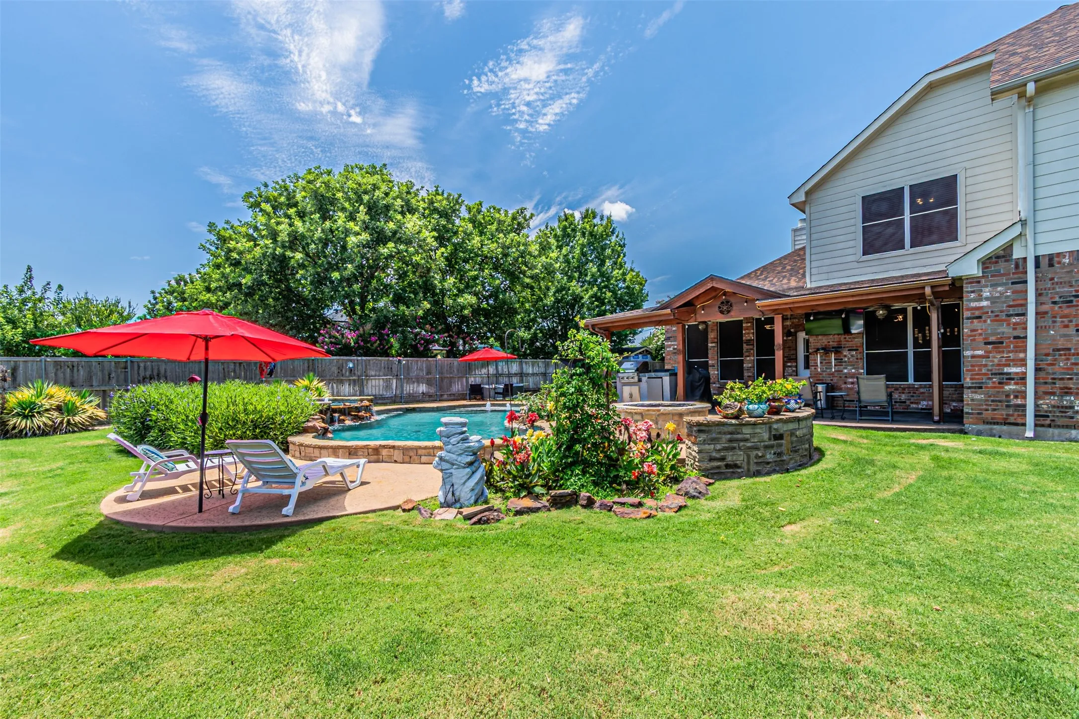 Single Family Residence For Sale in Collin County , 170 Bryan Street, Prosper, Texas 75078, 5 Bedroom, 4 Bathroom, 3 Garage spaces, 3,265 Sqft, built in 2005, mls#21325800, Real Estate Agent in Prosper, Homes For Sale in Collin county, Homes For Sale in Prosper, Realtor in Prosper Texas, Real Estate Brokerage Independent Realty Texas, Luminita Cordes Realtor