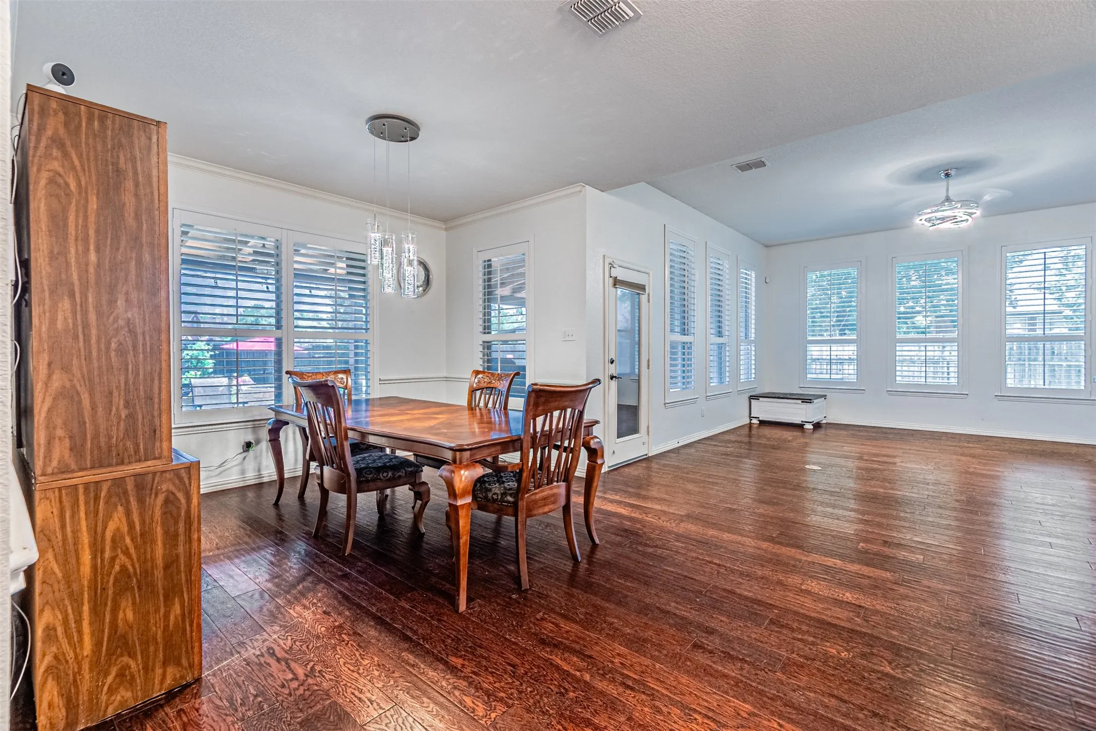 Single Family Residence For Sale in Collin County , 170 Bryan Street, Prosper, Texas 75078, 5 Bedroom, 4 Bathroom, 3 Garage spaces, 3,265 Sqft, built in 2005, mls#21325800, Real Estate Agent in Prosper, Homes For Sale in Collin county, Homes For Sale in Prosper, Realtor in Prosper Texas, Real Estate Brokerage Independent Realty Texas, Luminita Cordes Realtor
