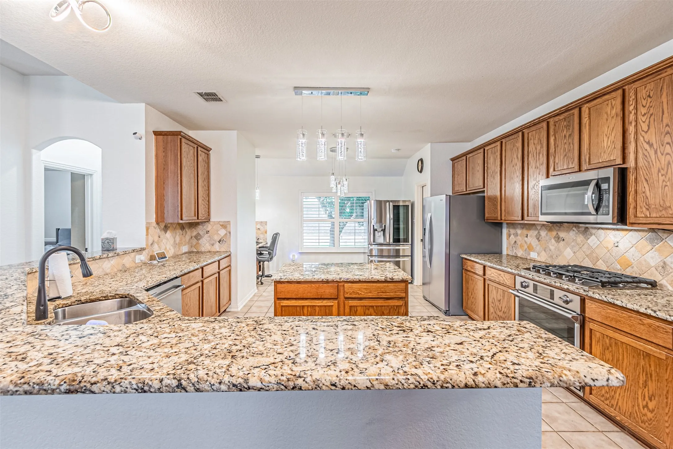 Single Family Residence For Sale in Collin County , 170 Bryan Street, Prosper, Texas 75078, 5 Bedroom, 4 Bathroom, 3 Garage spaces, 3,265 Sqft, built in 2005, mls#21325800, Real Estate Agent in Prosper, Homes For Sale in Collin county, Homes For Sale in Prosper, Realtor in Prosper Texas, Real Estate Brokerage Independent Realty Texas, Luminita Cordes Realtor