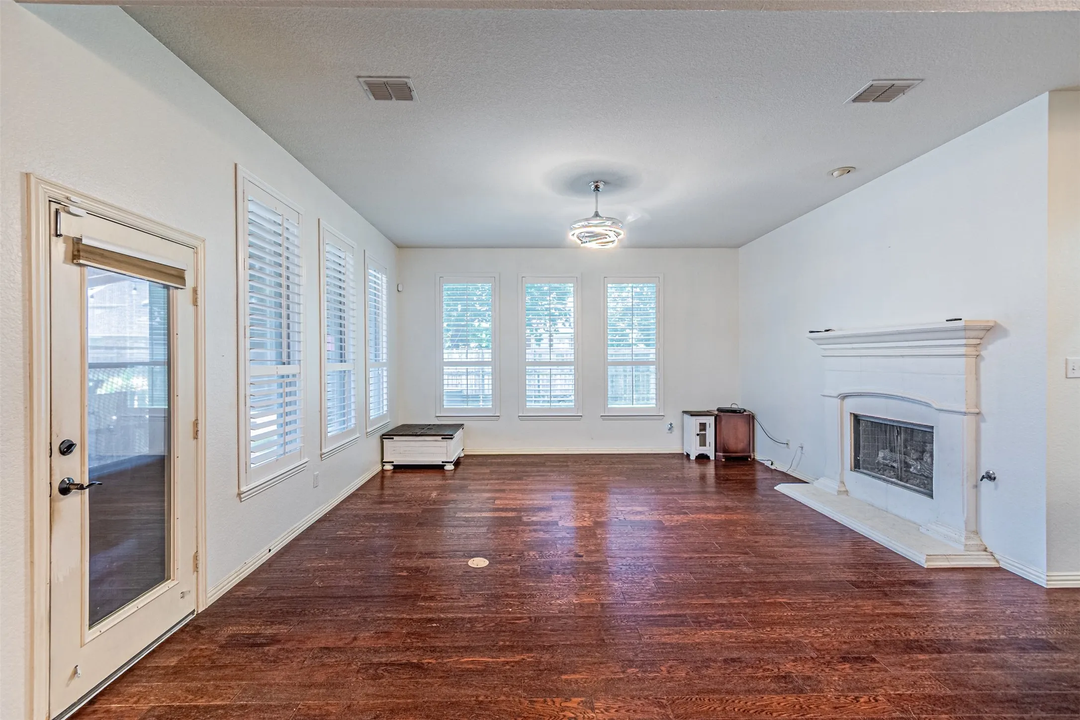Single Family Residence For Sale in Collin County , 170 Bryan Street, Prosper, Texas 75078, 5 Bedroom, 4 Bathroom, 3 Garage spaces, 3,265 Sqft, built in 2005, mls#21325800, Real Estate Agent in Prosper, Homes For Sale in Collin county, Homes For Sale in Prosper, Realtor in Prosper Texas, Real Estate Brokerage Independent Realty Texas, Luminita Cordes Realtor