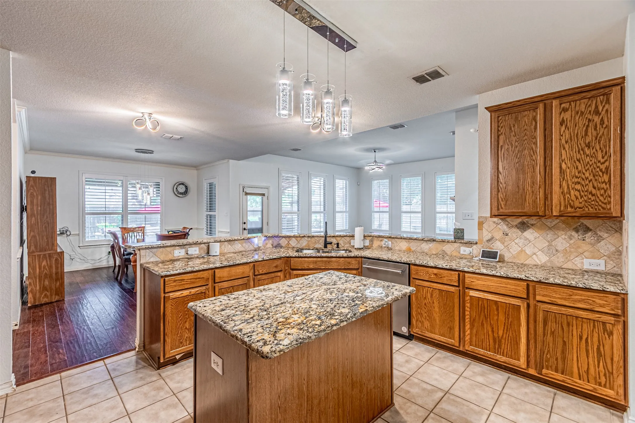 Single Family Residence For Sale in Collin County , 170 Bryan Street, Prosper, Texas 75078, 5 Bedroom, 4 Bathroom, 3 Garage spaces, 3,265 Sqft, built in 2005, mls#21325800, Real Estate Agent in Prosper, Homes For Sale in Collin county, Homes For Sale in Prosper, Realtor in Prosper Texas, Real Estate Brokerage Independent Realty Texas, Luminita Cordes Realtor