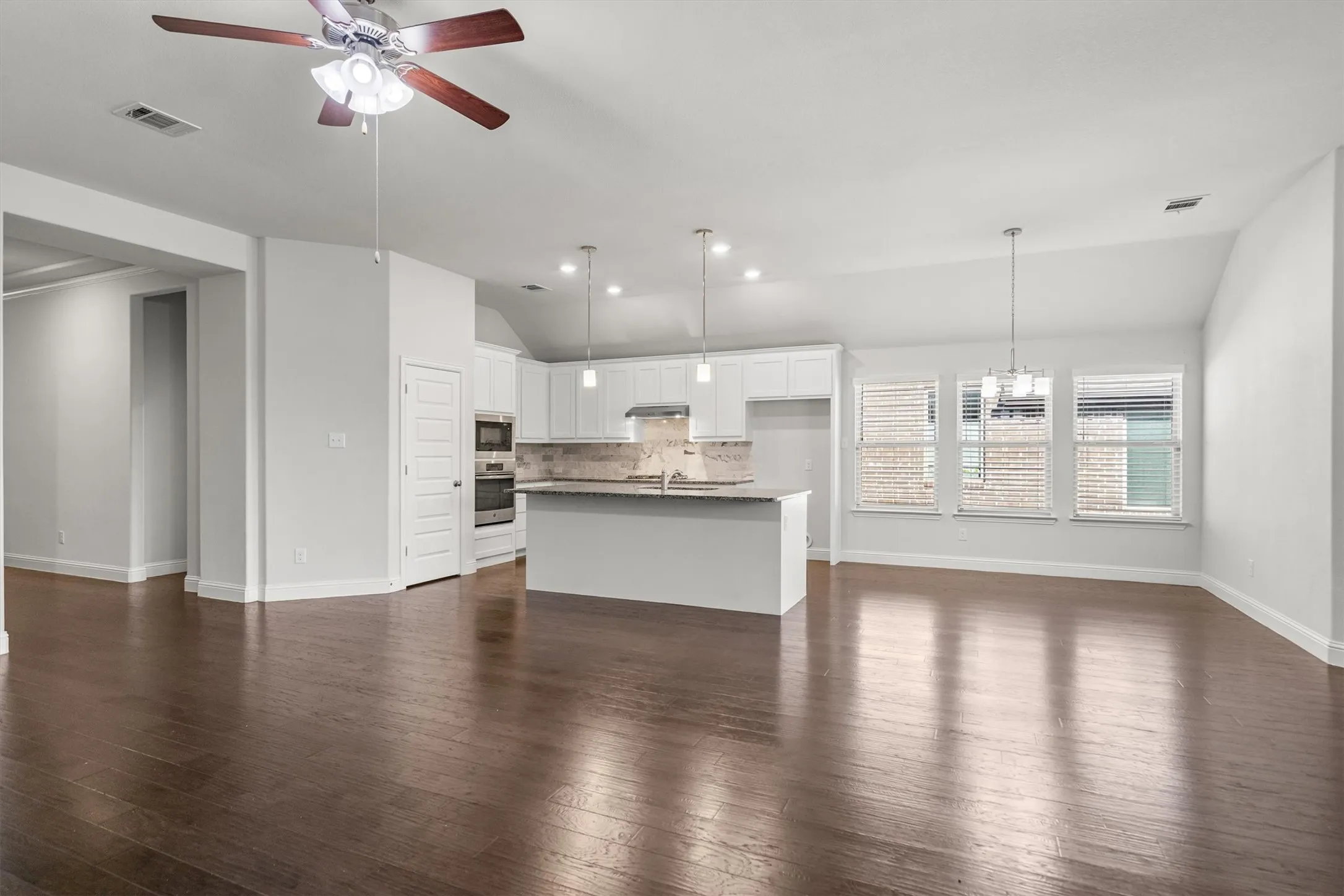 Single Family Residence For Sale in Collin County , 529 Overton Avenue, Celina, Texas 75009, 4 Bedrooms, 3 Bathrooms, 2 Garage spaces, 2,310 Sqft, built in 2019, Price $520,000, mls#21327036, Real Estate Agent in Celina, Homes For Sale in Collin county, Homes For Sale in Celina, Realtor in Celina Texas, Real Estate Brokerage Independent Realty Texas, Luminita Cordes Realtor