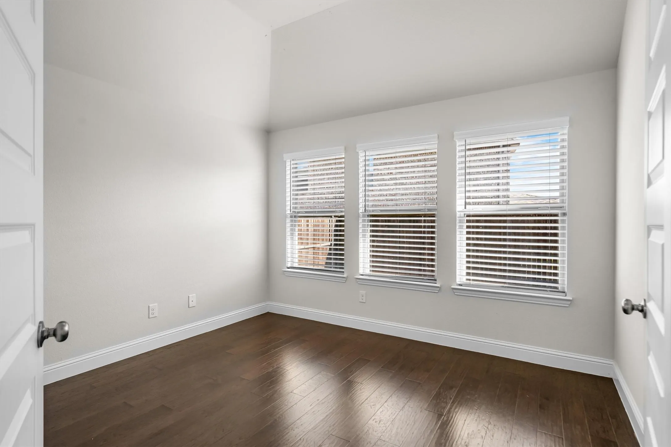 Single Family Residence For Sale in Collin County , 529 Overton Avenue, Celina, Texas 75009, 4 Bedrooms, 3 Bathrooms, 2 Garage spaces, 2,310 Sqft, built in 2019, Price $520,000, mls#21327036, Real Estate Agent in Celina, Homes For Sale in Collin county, Homes For Sale in Celina, Realtor in Celina Texas, Real Estate Brokerage Independent Realty Texas, Luminita Cordes Realtor