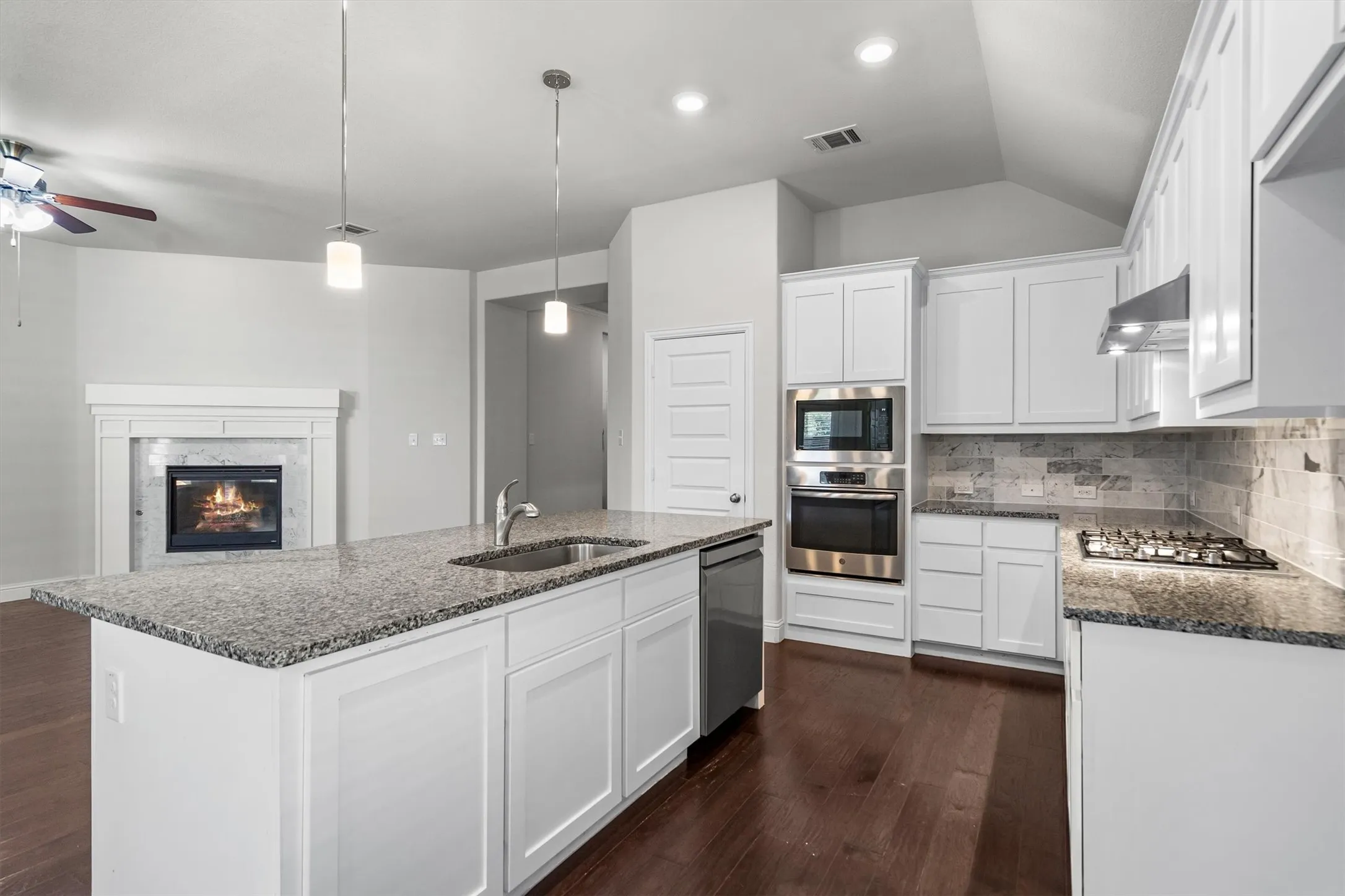 Single Family Residence For Sale in Collin County , 529 Overton Avenue, Celina, Texas 75009, 4 Bedrooms, 3 Bathrooms, 2 Garage spaces, 2,310 Sqft, built in 2019, Price $520,000, mls#21327036, Real Estate Agent in Celina, Homes For Sale in Collin county, Homes For Sale in Celina, Realtor in Celina Texas, Real Estate Brokerage Independent Realty Texas, Luminita Cordes Realtor