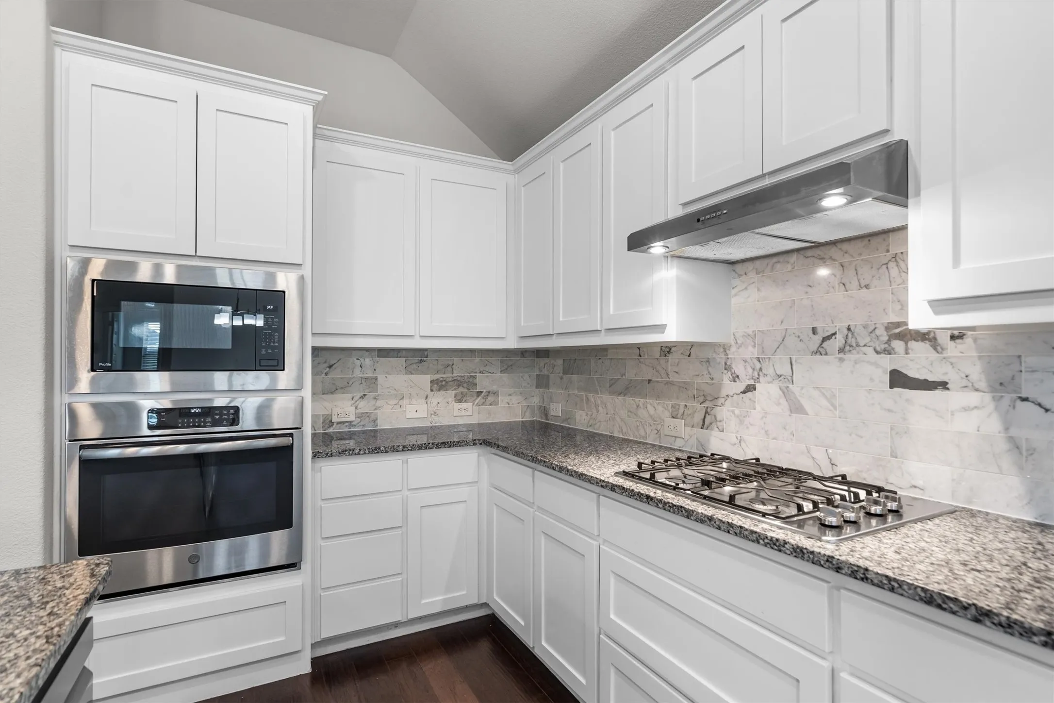 Single Family Residence For Sale in Collin County , 529 Overton Avenue, Celina, Texas 75009, 4 Bedrooms, 3 Bathrooms, 2 Garage spaces, 2,310 Sqft, built in 2019, Price $520,000, mls#21327036, Real Estate Agent in Celina, Homes For Sale in Collin county, Homes For Sale in Celina, Realtor in Celina Texas, Real Estate Brokerage Independent Realty Texas, Luminita Cordes Realtor
