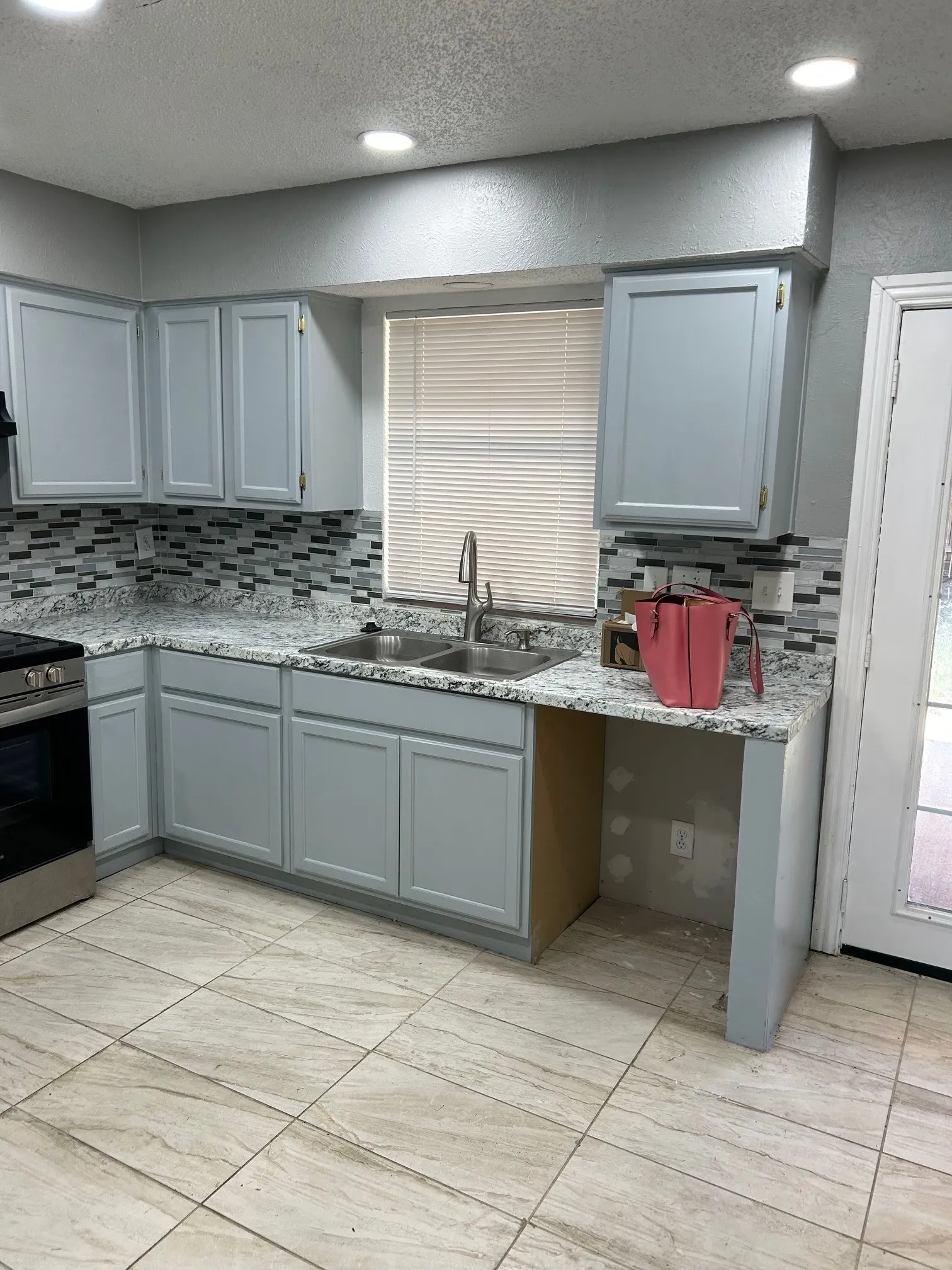 Single Family Residence For Rent in Dallas County , 2319 Abbington Lane, Grand Prairie, Texas 75052, 2 Bedroom, 3 Bathroom, 2 Garage spaces, 2,330 Sqft, built in 1985, mls#21327124, Real Estate Agent in Grand Prairie, Homes For Rent in Dallas county, Homes For Rent in Grand Prairie, Realtor in Grand Prairie Texas, Real Estate Brokerage Independent Realty Texas, Luminita Cordes Realtor