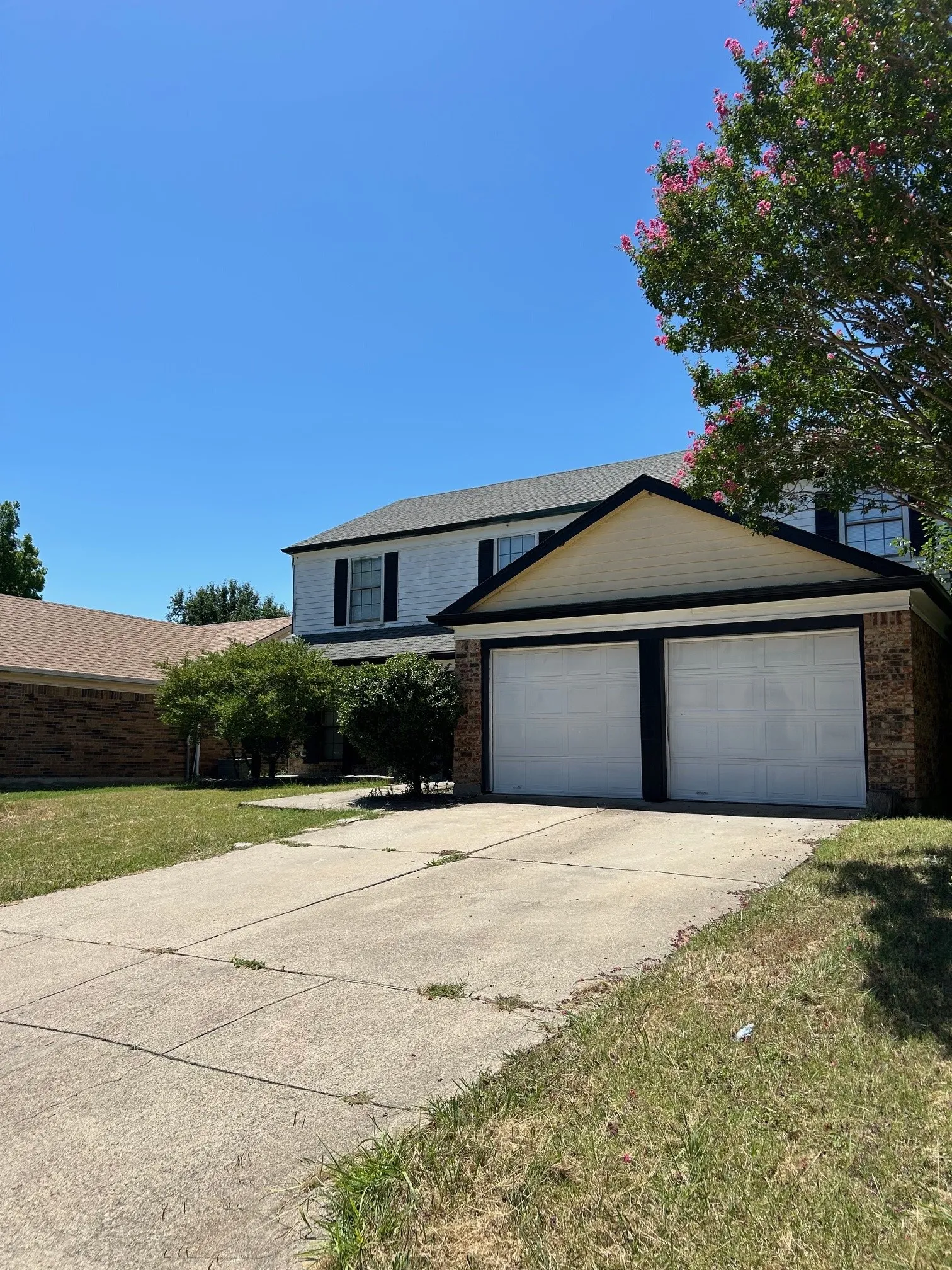 Single Family Residence For Rent in Dallas County , 2319 Abbington Lane, Grand Prairie, Texas 75052, 2 Bedroom, 3 Bathroom, 2 Garage spaces, 2,330 Sqft, built in 1985, mls#21327124, Real Estate Agent in Grand Prairie, Homes For Rent in Dallas county, Homes For Rent in Grand Prairie, Realtor in Grand Prairie Texas, Real Estate Brokerage Independent Realty Texas, Luminita Cordes Realtor