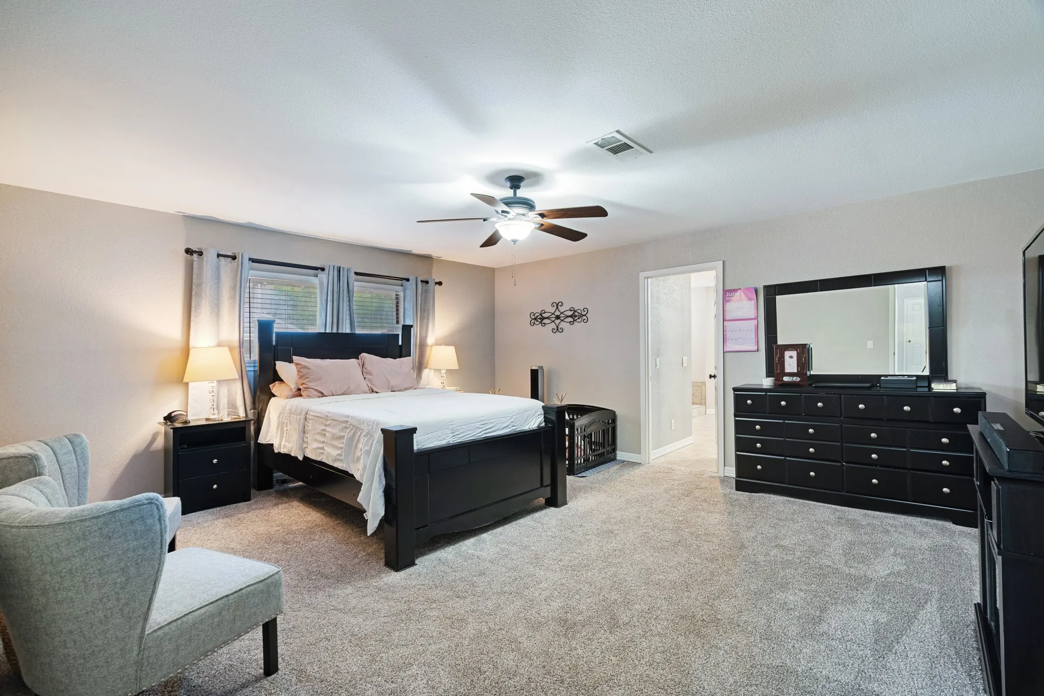 Single Family Residence For Sale in Lamar County , 4030 Shannon Drive, Paris, Texas 75462, 3 Bedrooms, 3 Bathrooms, 2 Garage spaces, 2,834 Sqft, built in 1979, Price $382,500, mls#21324317, Real Estate Agent in Paris, Homes For Sale in Lamar county, Homes For Sale in Paris, Realtor in Paris Texas, Real Estate Brokerage Independent Realty Texas, Luminita Cordes Realtor
