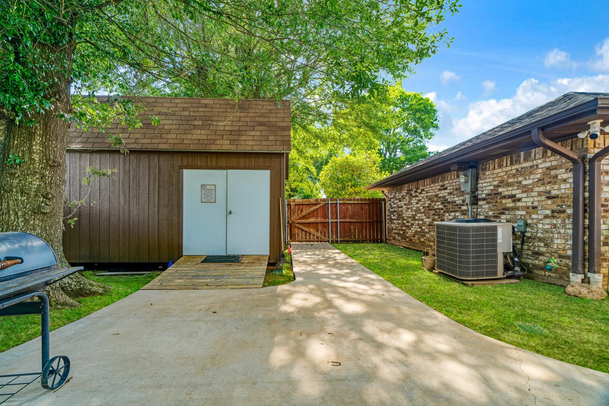 Single Family Residence For Sale in Lamar County , 4030 Shannon Drive, Paris, Texas 75462, 3 Bedrooms, 3 Bathrooms, 2 Garage spaces, 2,834 Sqft, built in 1979, Price $382,500, mls#21324317, Real Estate Agent in Paris, Homes For Sale in Lamar county, Homes For Sale in Paris, Realtor in Paris Texas, Real Estate Brokerage Independent Realty Texas, Luminita Cordes Realtor