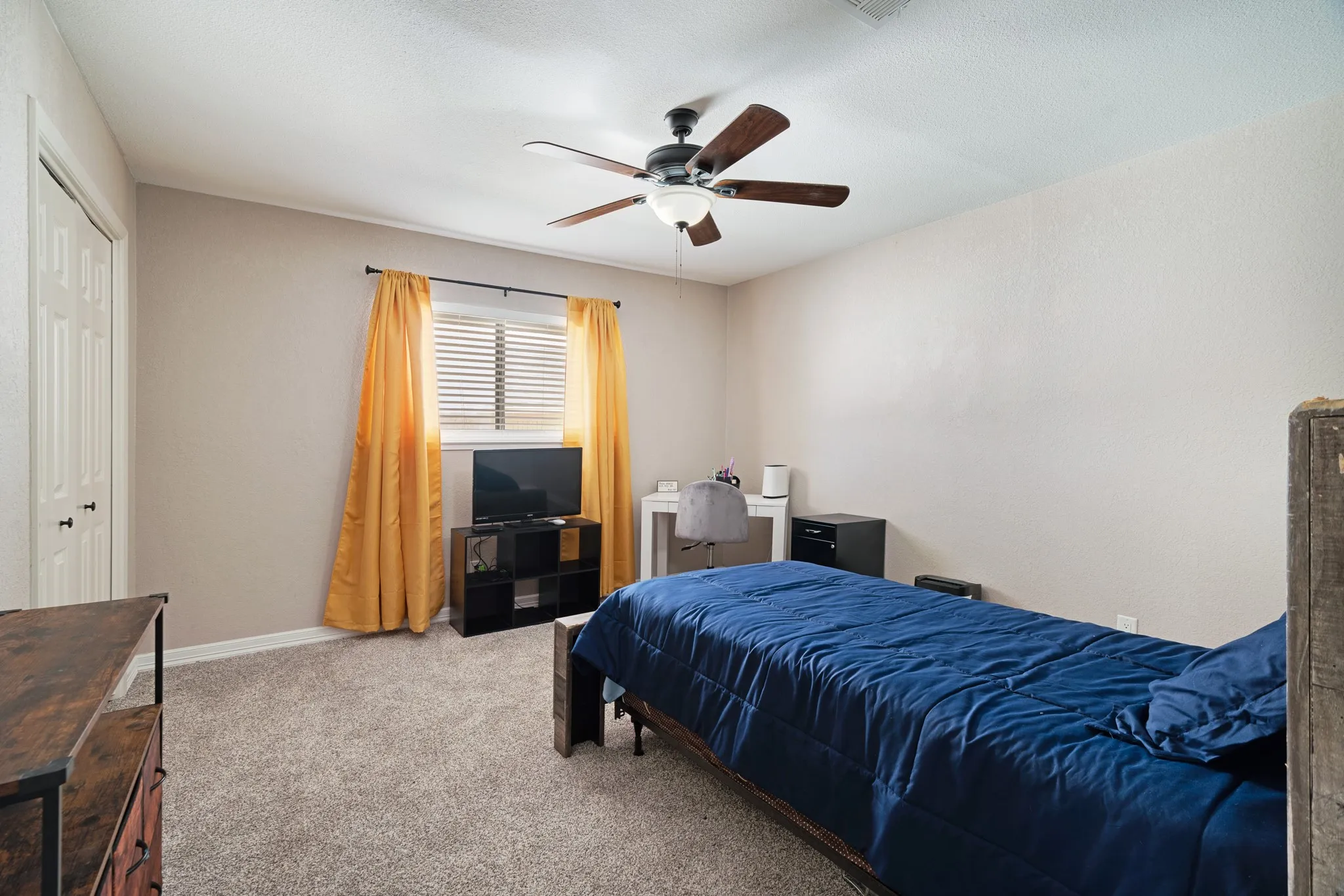 Single Family Residence For Sale in Lamar County , 4030 Shannon Drive, Paris, Texas 75462, 3 Bedrooms, 3 Bathrooms, 2 Garage spaces, 2,834 Sqft, built in 1979, Price $382,500, mls#21324317, Real Estate Agent in Paris, Homes For Sale in Lamar county, Homes For Sale in Paris, Realtor in Paris Texas, Real Estate Brokerage Independent Realty Texas, Luminita Cordes Realtor