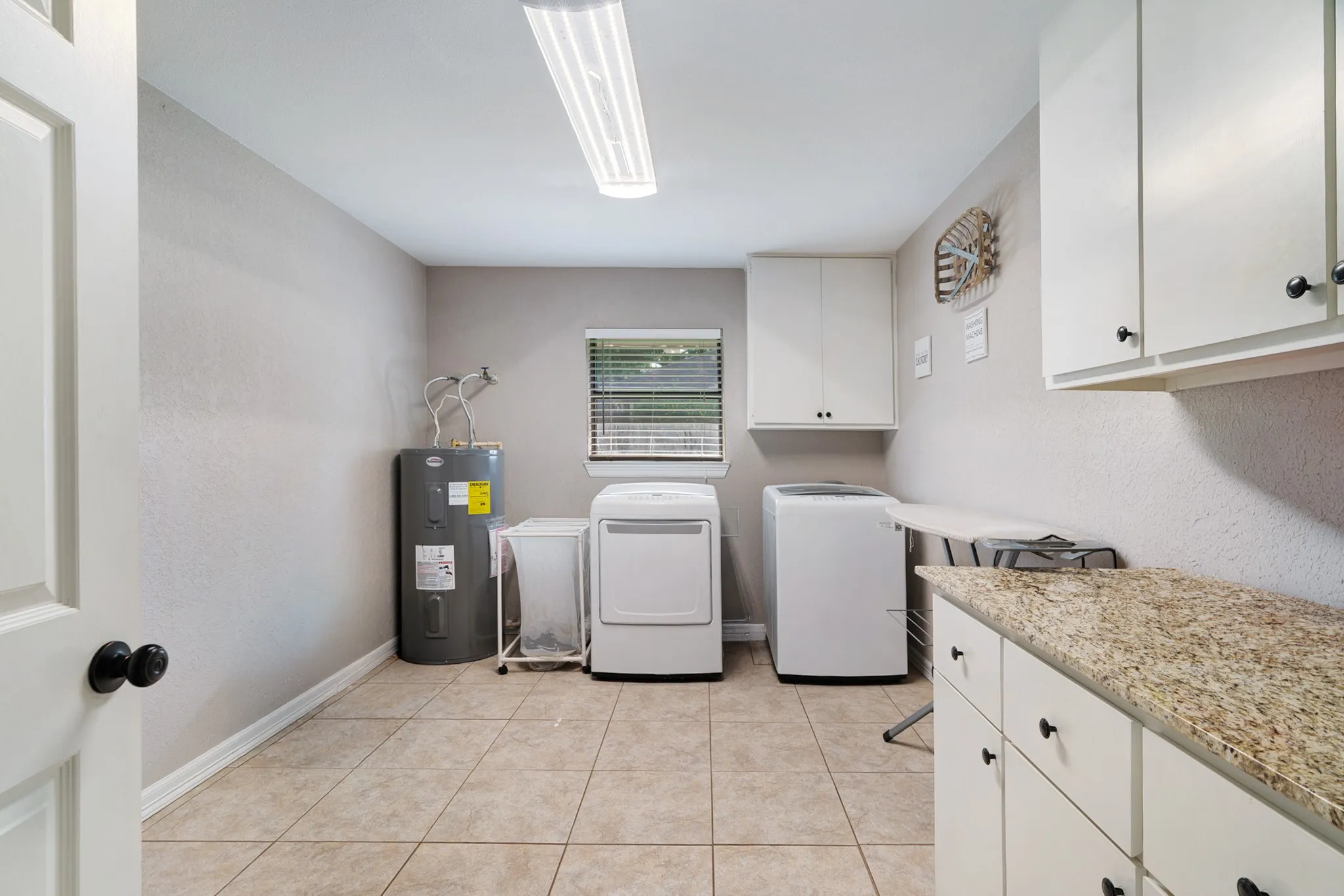 Single Family Residence For Sale in Lamar County , 4030 Shannon Drive, Paris, Texas 75462, 3 Bedrooms, 3 Bathrooms, 2 Garage spaces, 2,834 Sqft, built in 1979, Price $382,500, mls#21324317, Real Estate Agent in Paris, Homes For Sale in Lamar county, Homes For Sale in Paris, Realtor in Paris Texas, Real Estate Brokerage Independent Realty Texas, Luminita Cordes Realtor