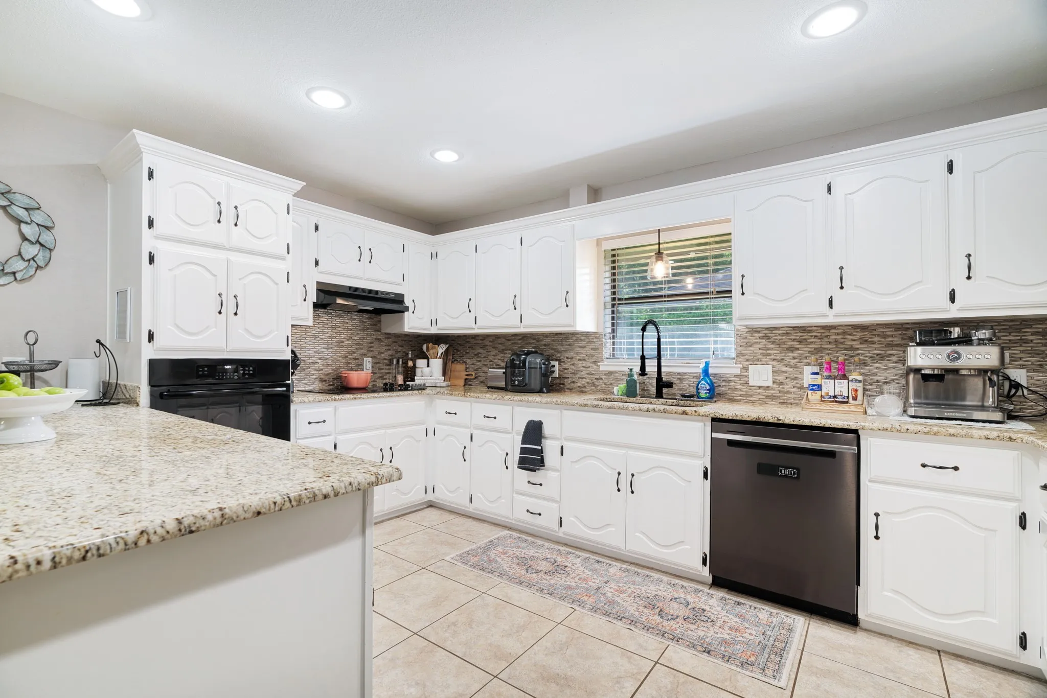 Single Family Residence For Sale in Lamar County , 4030 Shannon Drive, Paris, Texas 75462, 3 Bedrooms, 3 Bathrooms, 2 Garage spaces, 2,834 Sqft, built in 1979, Price $382,500, mls#21324317, Real Estate Agent in Paris, Homes For Sale in Lamar county, Homes For Sale in Paris, Realtor in Paris Texas, Real Estate Brokerage Independent Realty Texas, Luminita Cordes Realtor