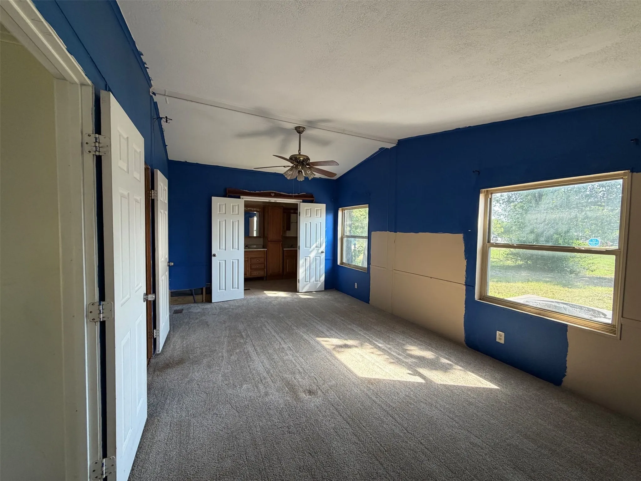 Mobile Home For Sale in Hood County , 310 Taurus Road, Granbury, Texas 76049, 3 Bedroom, 2 Bathroom, Garage spaces, 1,680 Sqft, built in 1985, Price $160,000, mls#21322848, Real Estate Agent in Granbury, Homes For Sale in Hood county, Homes For Sale in Granbury, Realtor in Granbury Texas, Real Estate Brokerage Independent Realty Texas, Luminita Cordes Realtor