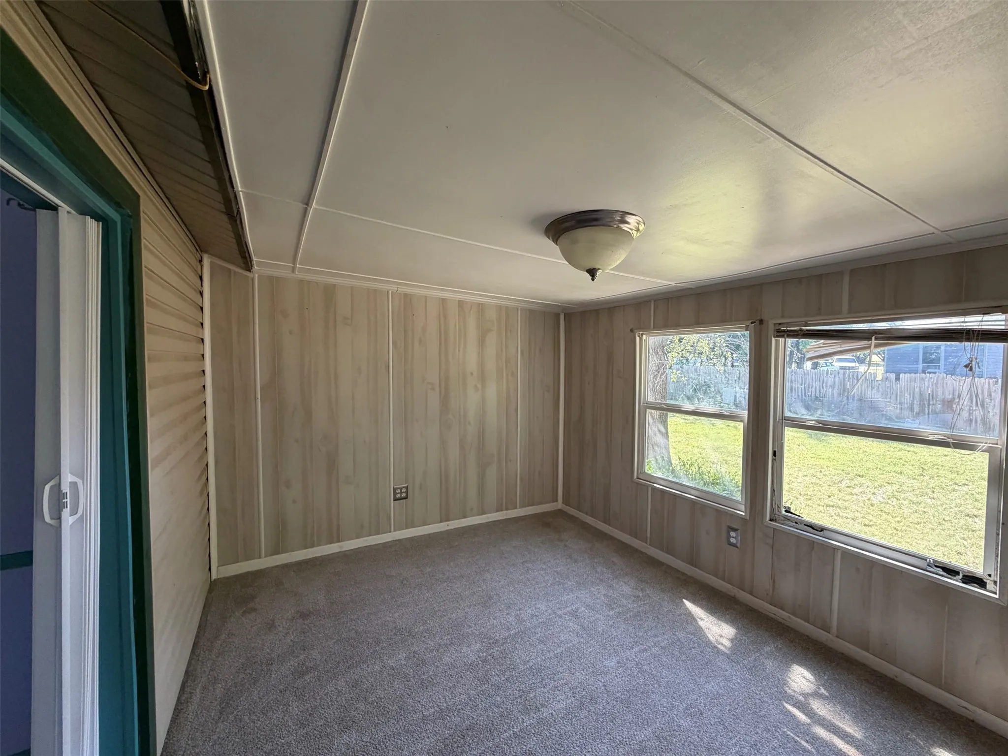 Mobile Home For Sale in Hood County , 310 Taurus Road, Granbury, Texas 76049, 3 Bedroom, 2 Bathroom, Garage spaces, 1,680 Sqft, built in 1985, Price $160,000, mls#21322848, Real Estate Agent in Granbury, Homes For Sale in Hood county, Homes For Sale in Granbury, Realtor in Granbury Texas, Real Estate Brokerage Independent Realty Texas, Luminita Cordes Realtor