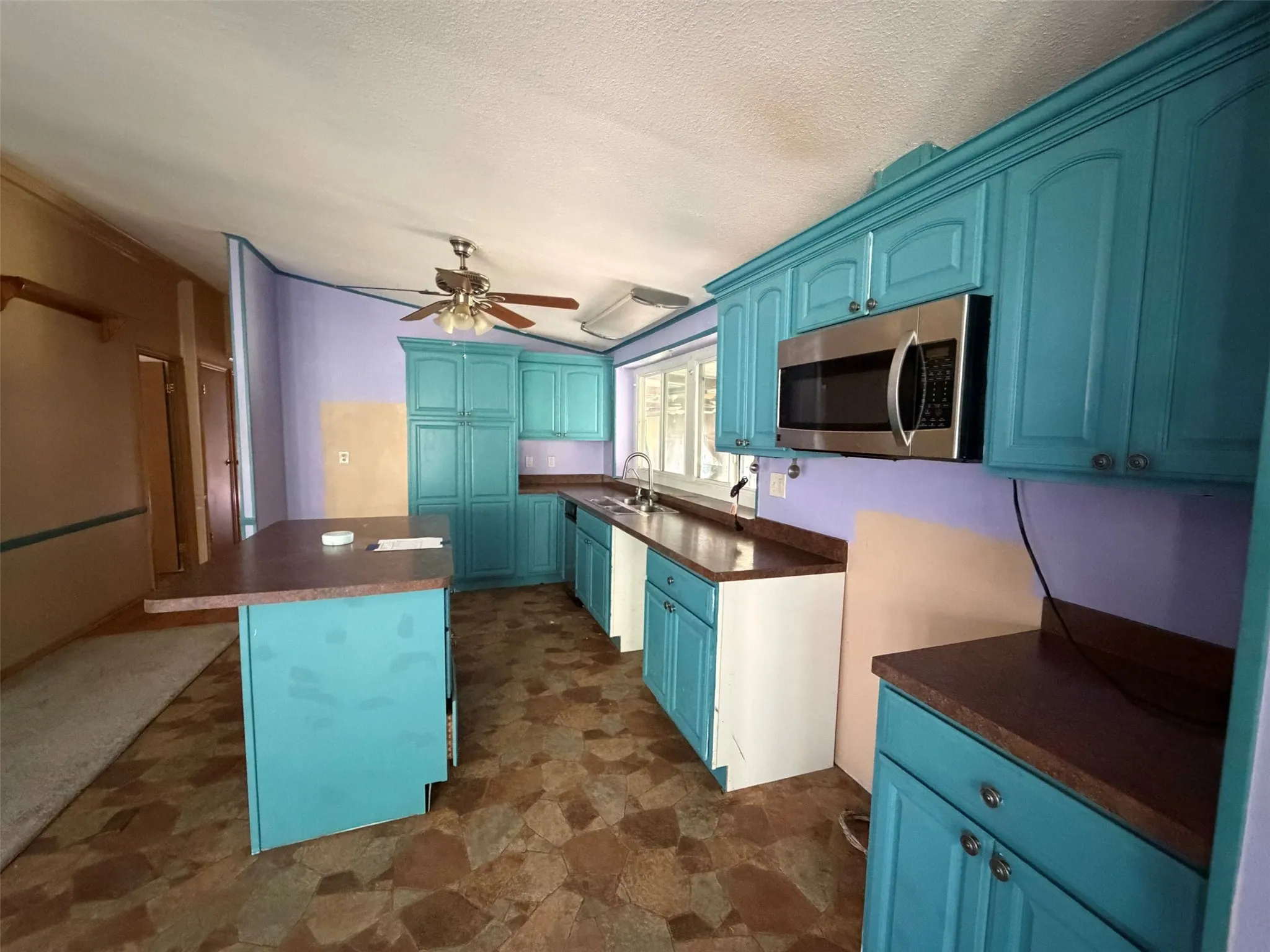 Mobile Home For Sale in Hood County , 310 Taurus Road, Granbury, Texas 76049, 3 Bedroom, 2 Bathroom, Garage spaces, 1,680 Sqft, built in 1985, Price $160,000, mls#21322848, Real Estate Agent in Granbury, Homes For Sale in Hood county, Homes For Sale in Granbury, Realtor in Granbury Texas, Real Estate Brokerage Independent Realty Texas, Luminita Cordes Realtor
