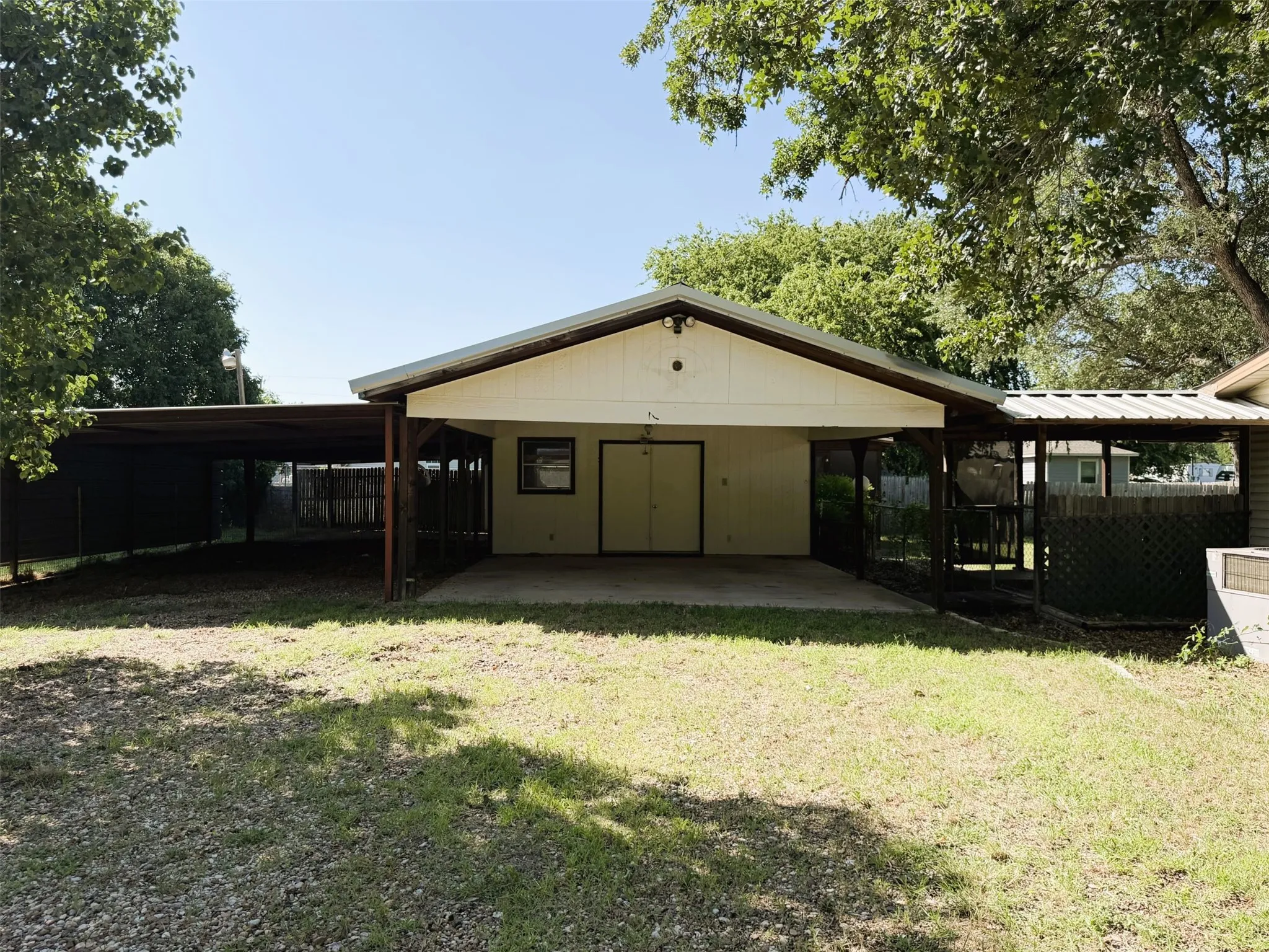 Mobile Home For Sale in Hood County , 310 Taurus Road, Granbury, Texas 76049, 3 Bedroom, 2 Bathroom, Garage spaces, 1,680 Sqft, built in 1985, Price $160,000, mls#21322848, Real Estate Agent in Granbury, Homes For Sale in Hood county, Homes For Sale in Granbury, Realtor in Granbury Texas, Real Estate Brokerage Independent Realty Texas, Luminita Cordes Realtor
