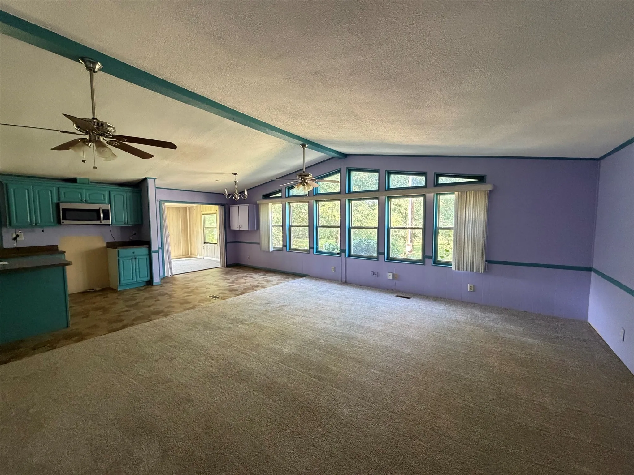 Mobile Home For Sale in Hood County , 310 Taurus Road, Granbury, Texas 76049, 3 Bedroom, 2 Bathroom, Garage spaces, 1,680 Sqft, built in 1985, Price $160,000, mls#21322848, Real Estate Agent in Granbury, Homes For Sale in Hood county, Homes For Sale in Granbury, Realtor in Granbury Texas, Real Estate Brokerage Independent Realty Texas, Luminita Cordes Realtor