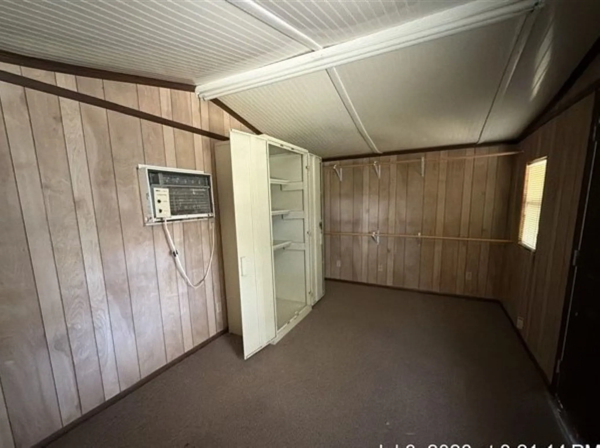 Mobile Home For Sale in Hood County , 310 Taurus Road, Granbury, Texas 76049, 3 Bedroom, 2 Bathroom, Garage spaces, 1,680 Sqft, built in 1985, Price $160,000, mls#21322848, Real Estate Agent in Granbury, Homes For Sale in Hood county, Homes For Sale in Granbury, Realtor in Granbury Texas, Real Estate Brokerage Independent Realty Texas, Luminita Cordes Realtor
