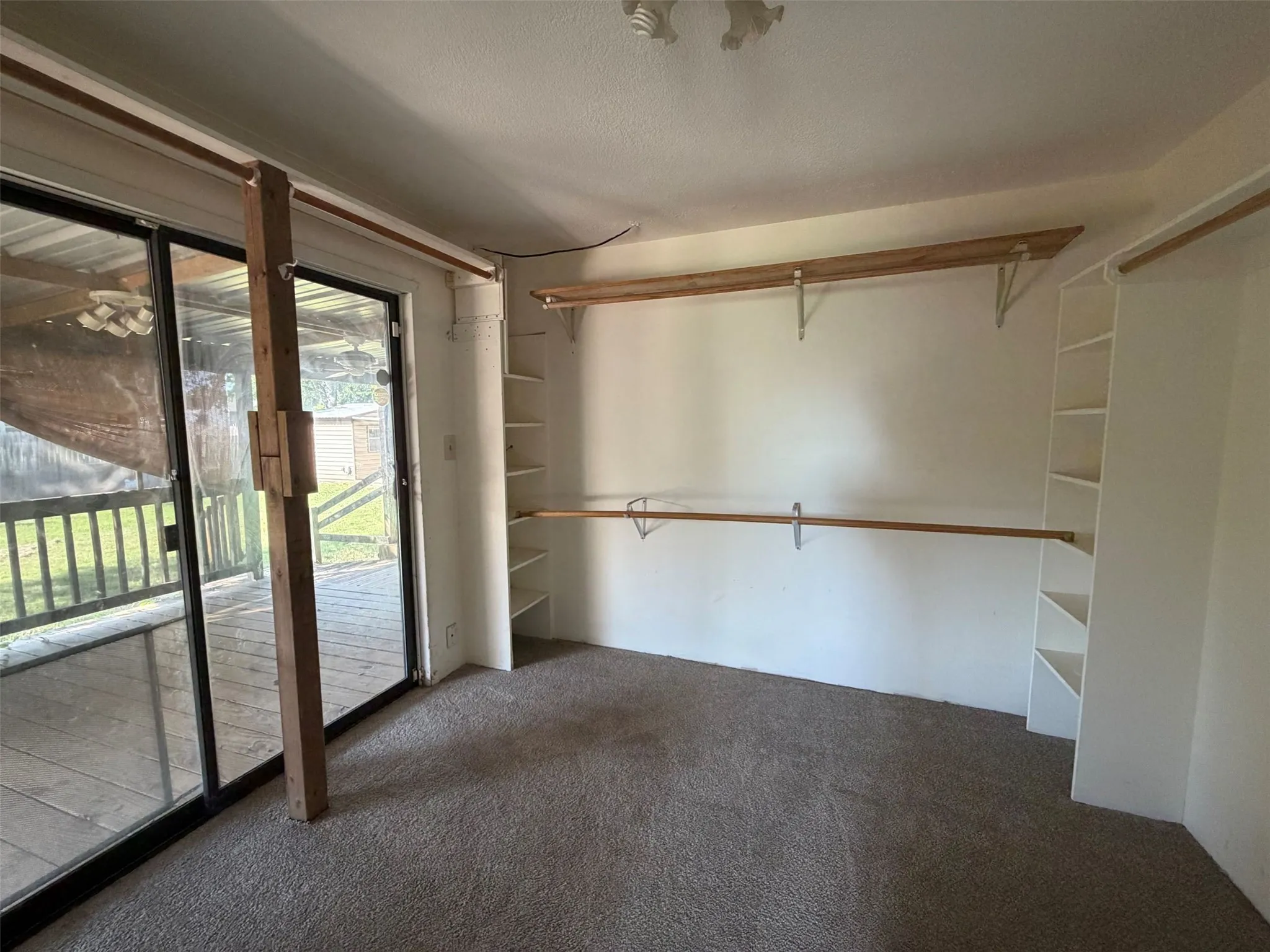 Mobile Home For Sale in Hood County , 310 Taurus Road, Granbury, Texas 76049, 3 Bedroom, 2 Bathroom, Garage spaces, 1,680 Sqft, built in 1985, Price $160,000, mls#21322848, Real Estate Agent in Granbury, Homes For Sale in Hood county, Homes For Sale in Granbury, Realtor in Granbury Texas, Real Estate Brokerage Independent Realty Texas, Luminita Cordes Realtor