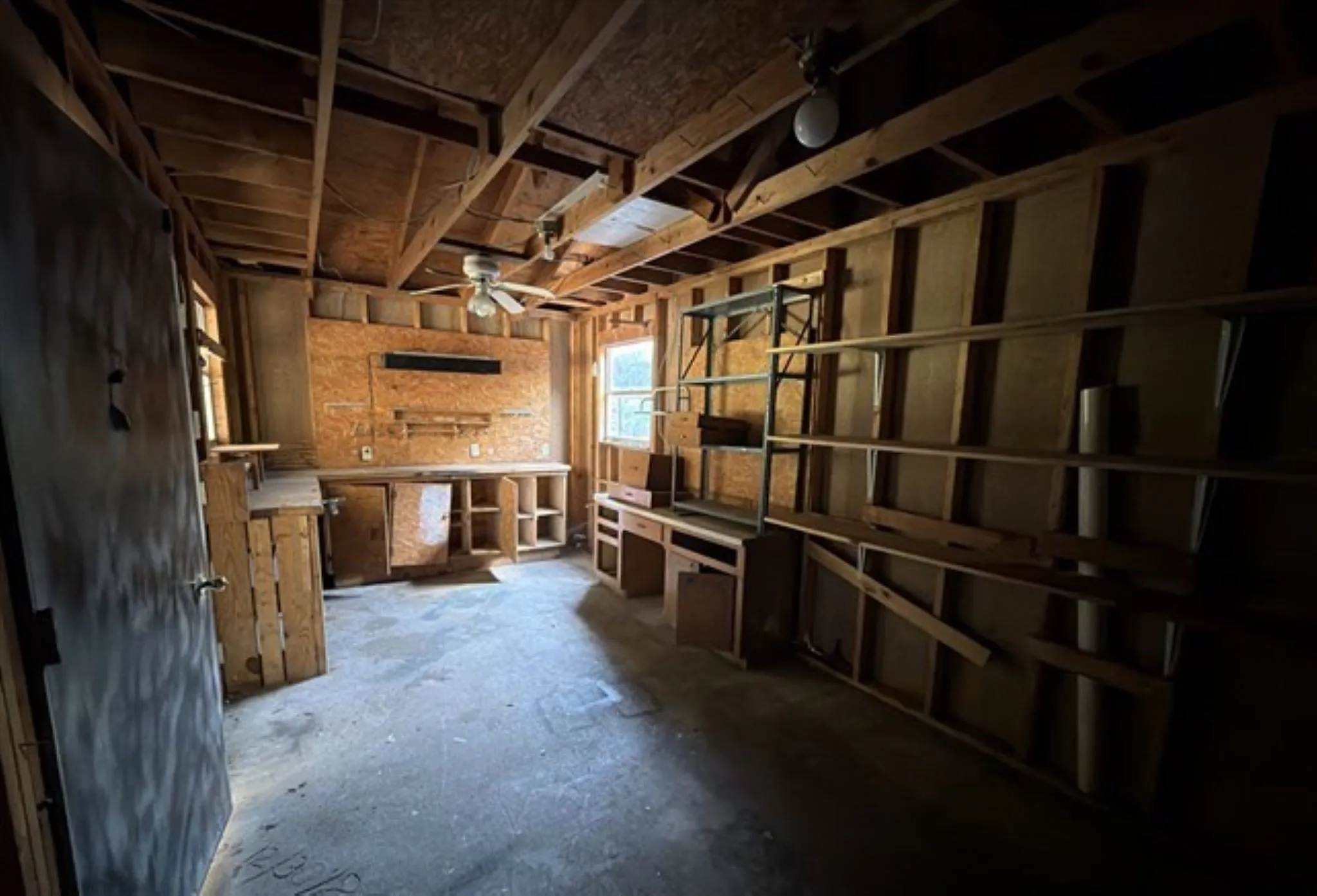 Mobile Home For Sale in Hood County , 310 Taurus Road, Granbury, Texas 76049, 3 Bedroom, 2 Bathroom, Garage spaces, 1,680 Sqft, built in 1985, Price $160,000, mls#21322848, Real Estate Agent in Granbury, Homes For Sale in Hood county, Homes For Sale in Granbury, Realtor in Granbury Texas, Real Estate Brokerage Independent Realty Texas, Luminita Cordes Realtor